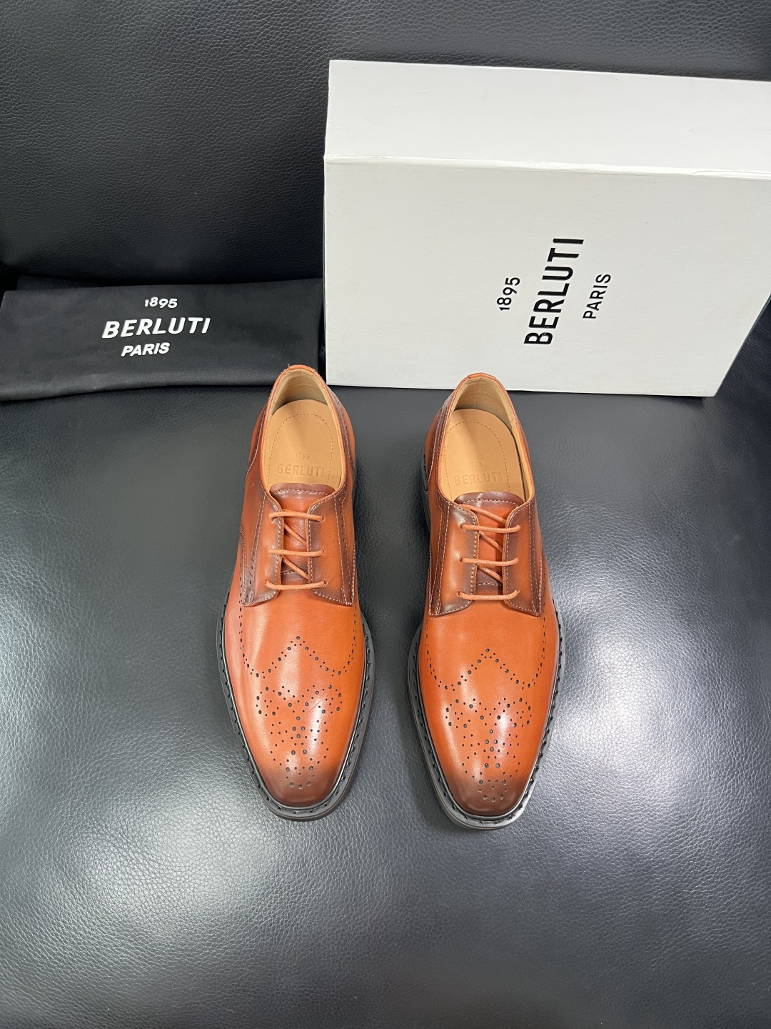 Berluti  顶级代购  布鲁提 专柜同步发售原厂配置，意大利进口牛皮面料，全进口水染牛皮里垫，鞋底