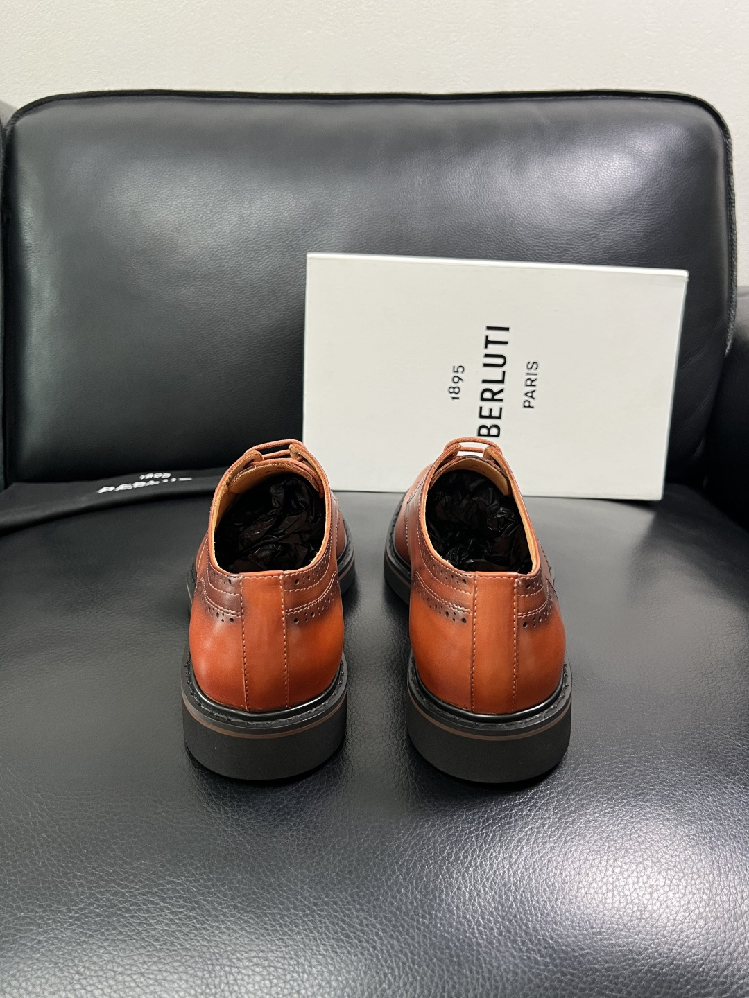 Berluti  顶级代购  布鲁提 专柜同步发售原厂配置，意大利进口牛皮面料，全进口水染牛皮里垫，鞋底