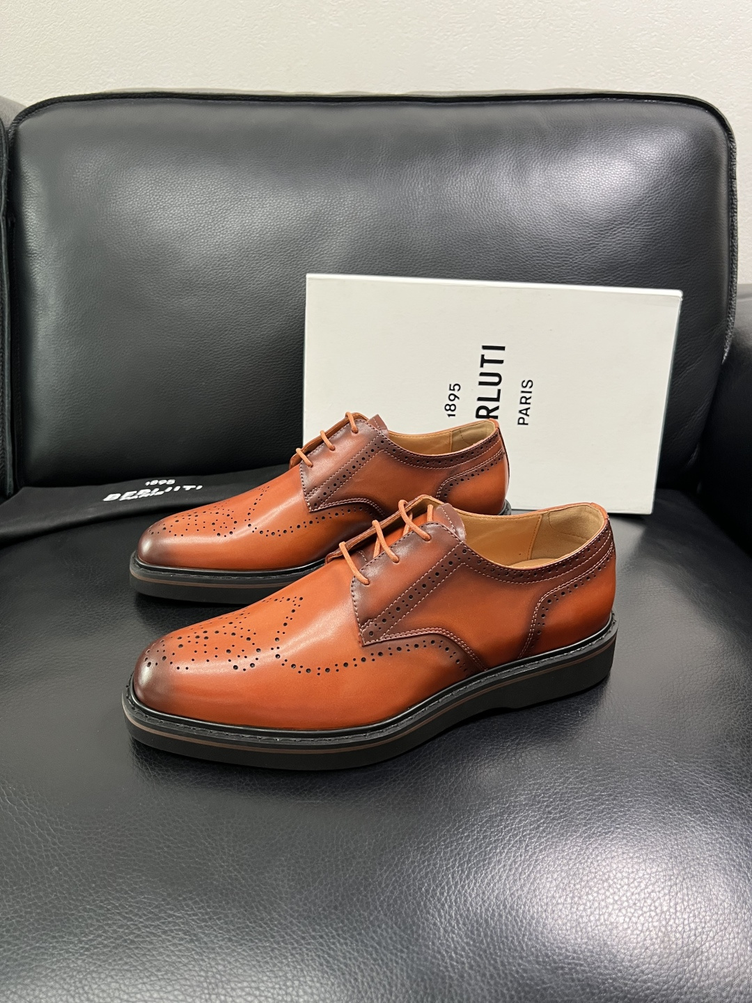 Berluti  顶级代购  布鲁提 专柜同步发售原厂配置，意大利进口牛皮面料，全进口水染牛皮里垫，鞋底