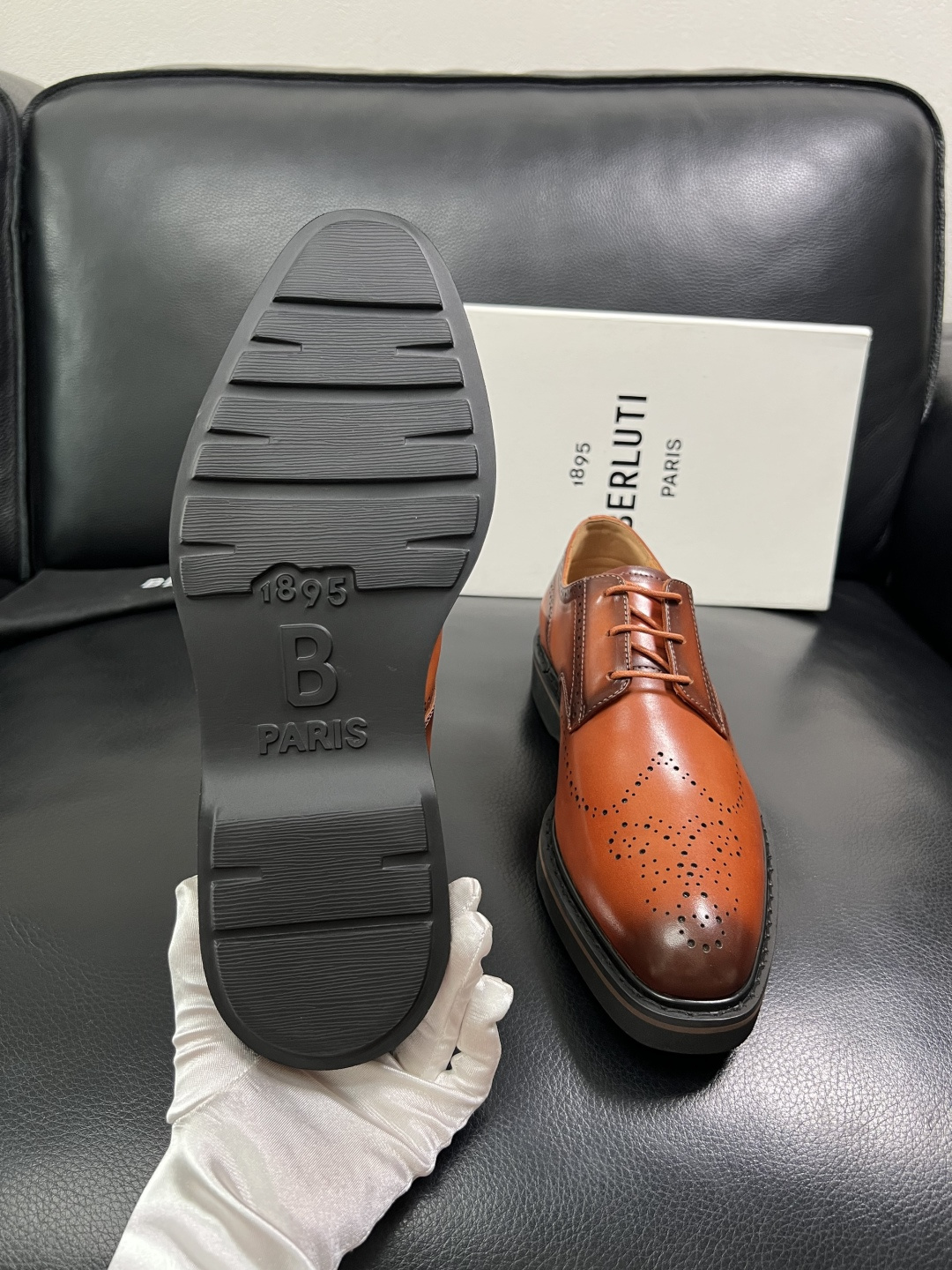 Berluti  顶级代购  布鲁提 专柜同步发售原厂配置，意大利进口牛皮面料，全进口水染牛皮里垫，鞋底