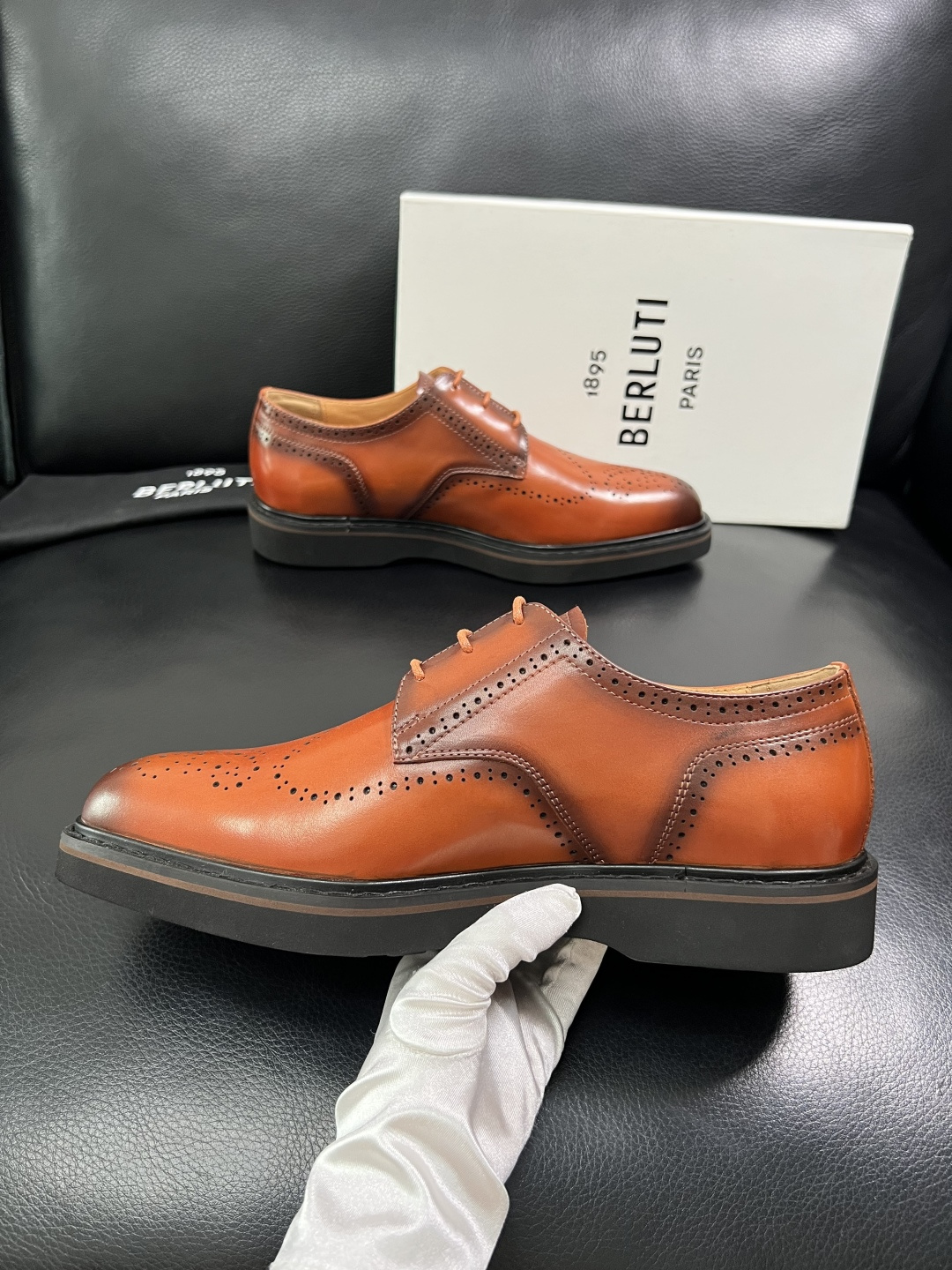 Berluti  顶级代购  布鲁提 专柜同步发售原厂配置，意大利进口牛皮面料，全进口水染牛皮里垫，鞋底