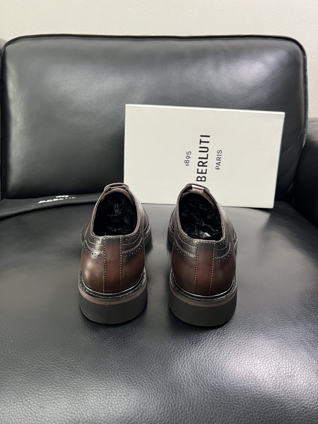 Berluti  顶级代购  布鲁提 专柜同步发售原厂配置，意大利进口牛皮面料，全进口水染牛皮里垫，鞋底