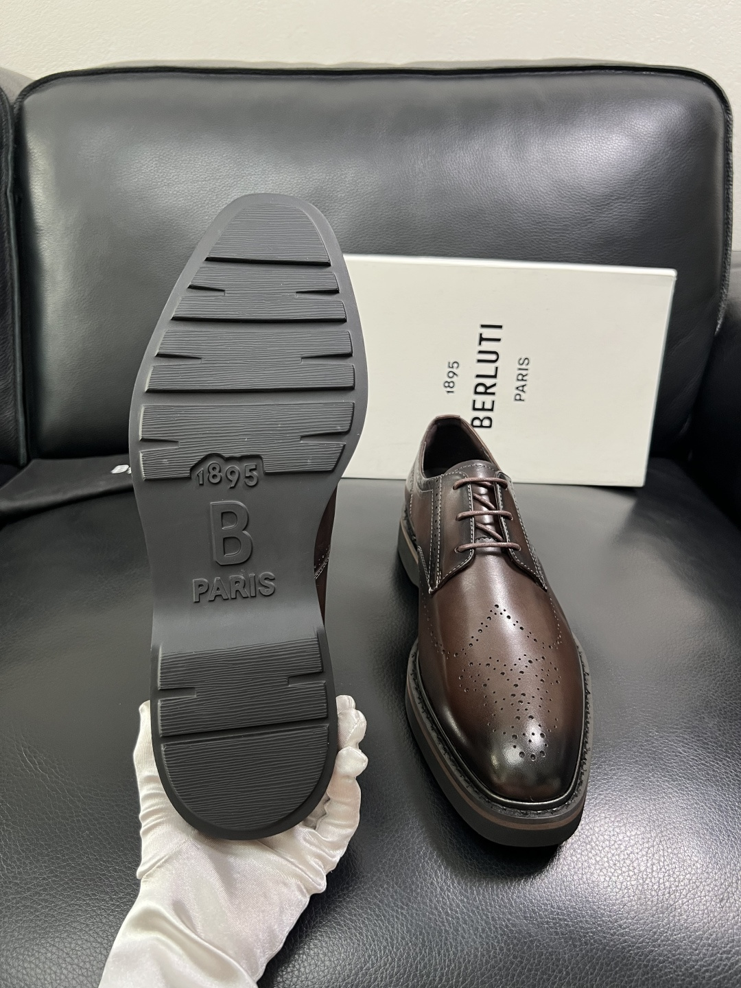 Berluti  顶级代购  布鲁提 专柜同步发售原厂配置，意大利进口牛皮面料，全进口水染牛皮里垫，鞋底