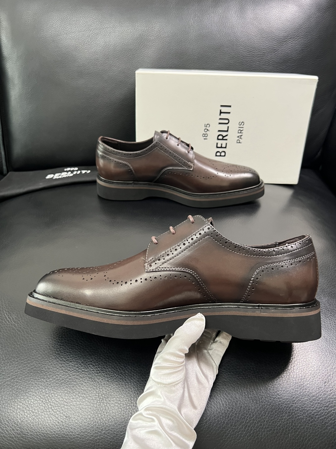 Berluti  顶级代购  布鲁提 专柜同步发售原厂配置，意大利进口牛皮面料，全进口水染牛皮里垫，鞋底