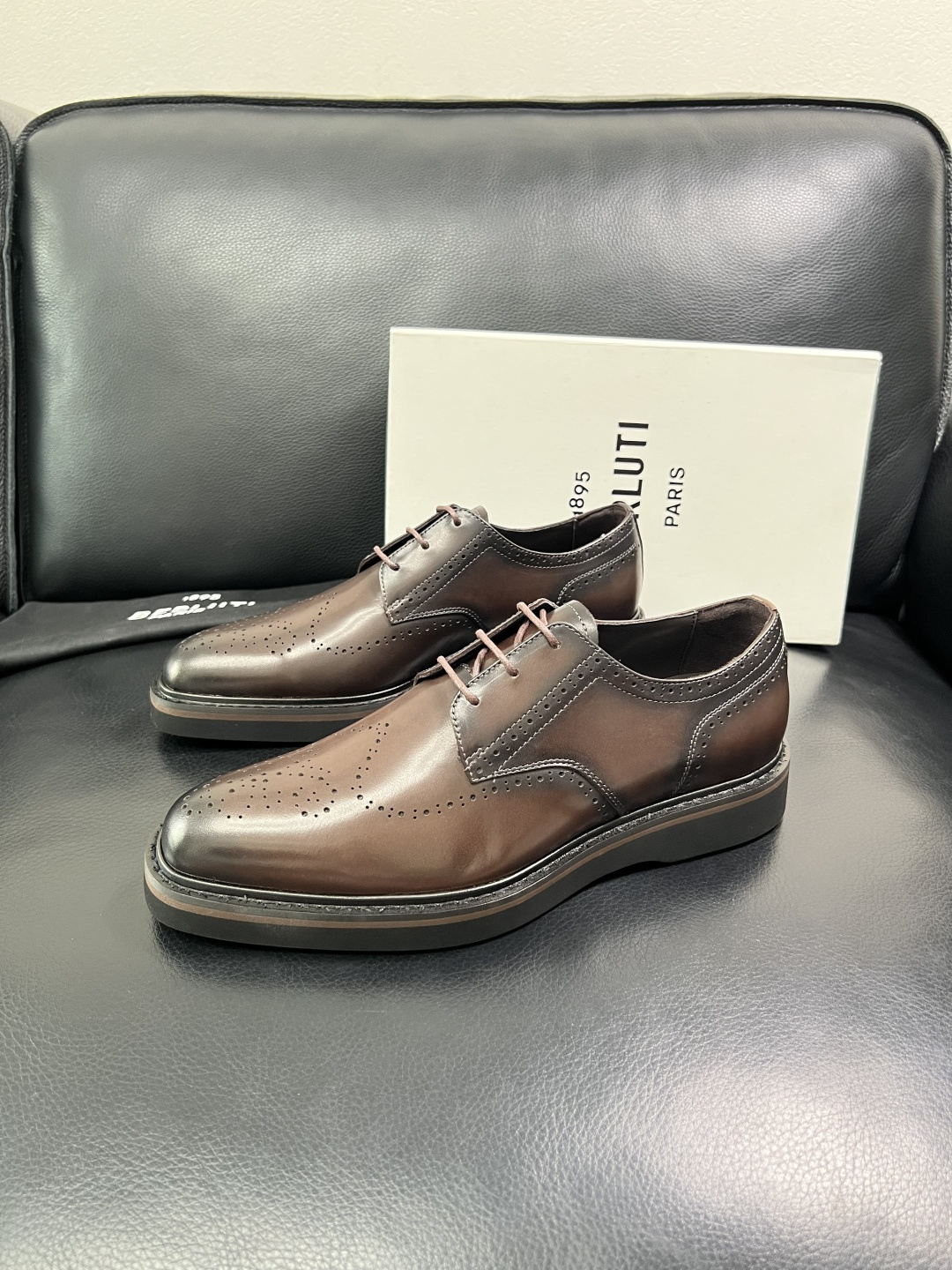 Berluti  顶级代购  布鲁提 专柜同步发售原厂配置，意大利进口牛皮面料，全进口水染牛皮里垫，鞋底