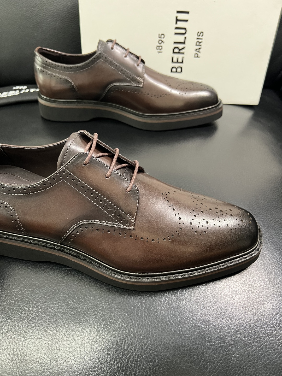 Berluti  顶级代购  布鲁提 专柜同步发售原厂配置，意大利进口牛皮面料，全进口水染牛皮里垫，鞋底