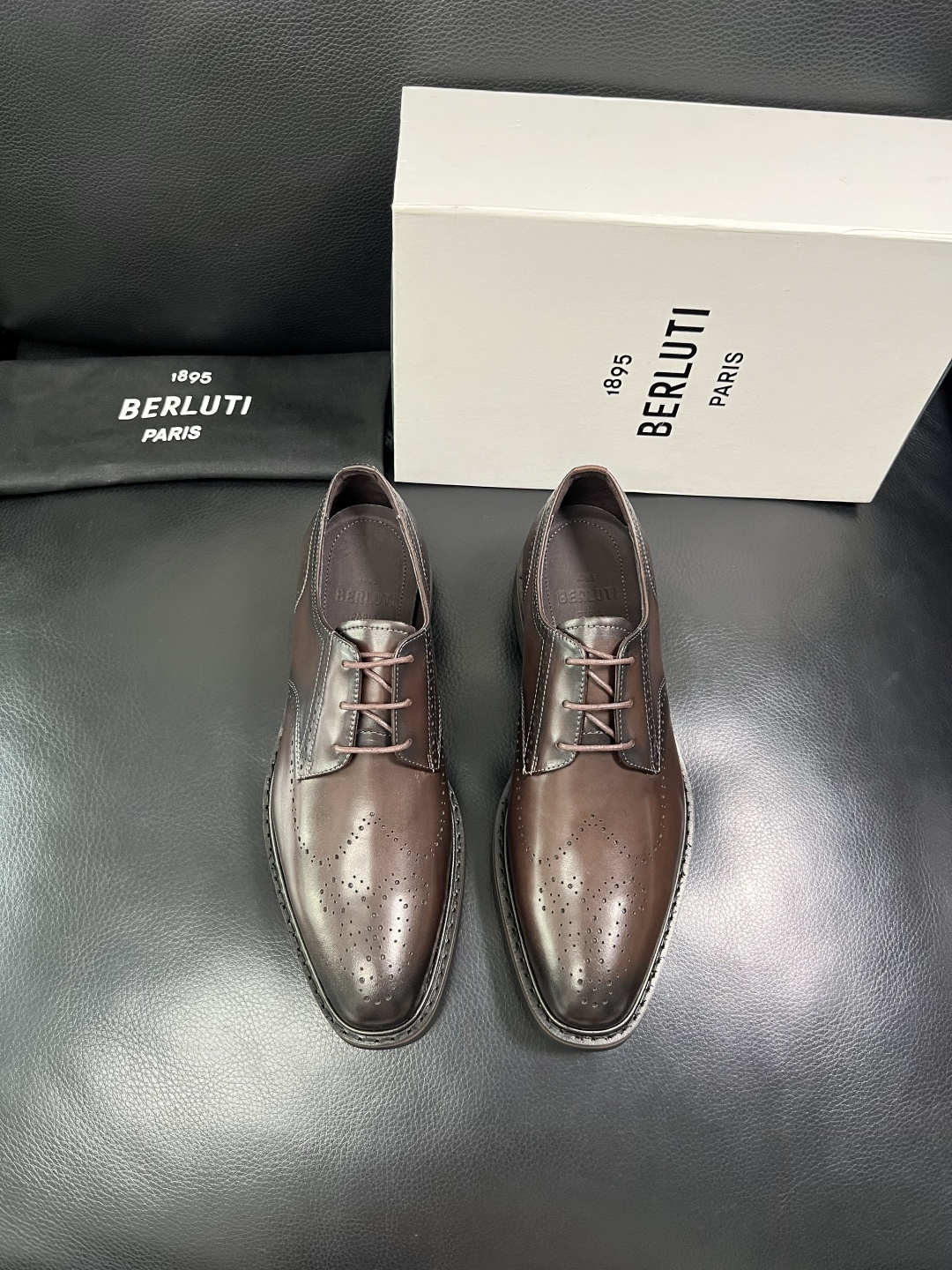 Berluti  顶级代购  布鲁提 专柜同步发售原厂配置，意大利进口牛皮面料，全进口水染牛皮里垫，鞋底
