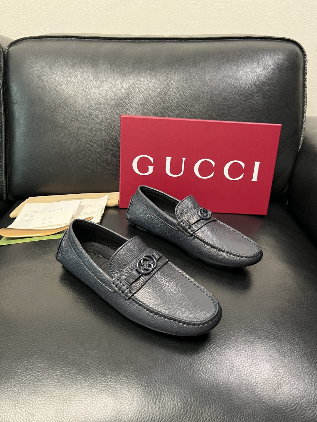 NO:782819,Gucci high quality top handicrafts Gucci Doudou shoes counter classic model original factory configuration, Italian imported cowhide fabric, imported cowhide lining, breathable and comfortable, original soles specially provided by the factory and super comfortable, original factory follow-up goods, size male 38-44 (customized 45 46),,gucci,cowhide19860909Gucci 高品质 顶级工艺品 古奇 豆豆鞋专柜经典款原厂配置,意大利进口牛皮面料,进口牛皮内里垫,透气舒适,鞋底原厂特供原版底超级舒适,原厂跟单货, 码数 男38-44（订做 45 46),,gucci,cowhide,Men's shoes