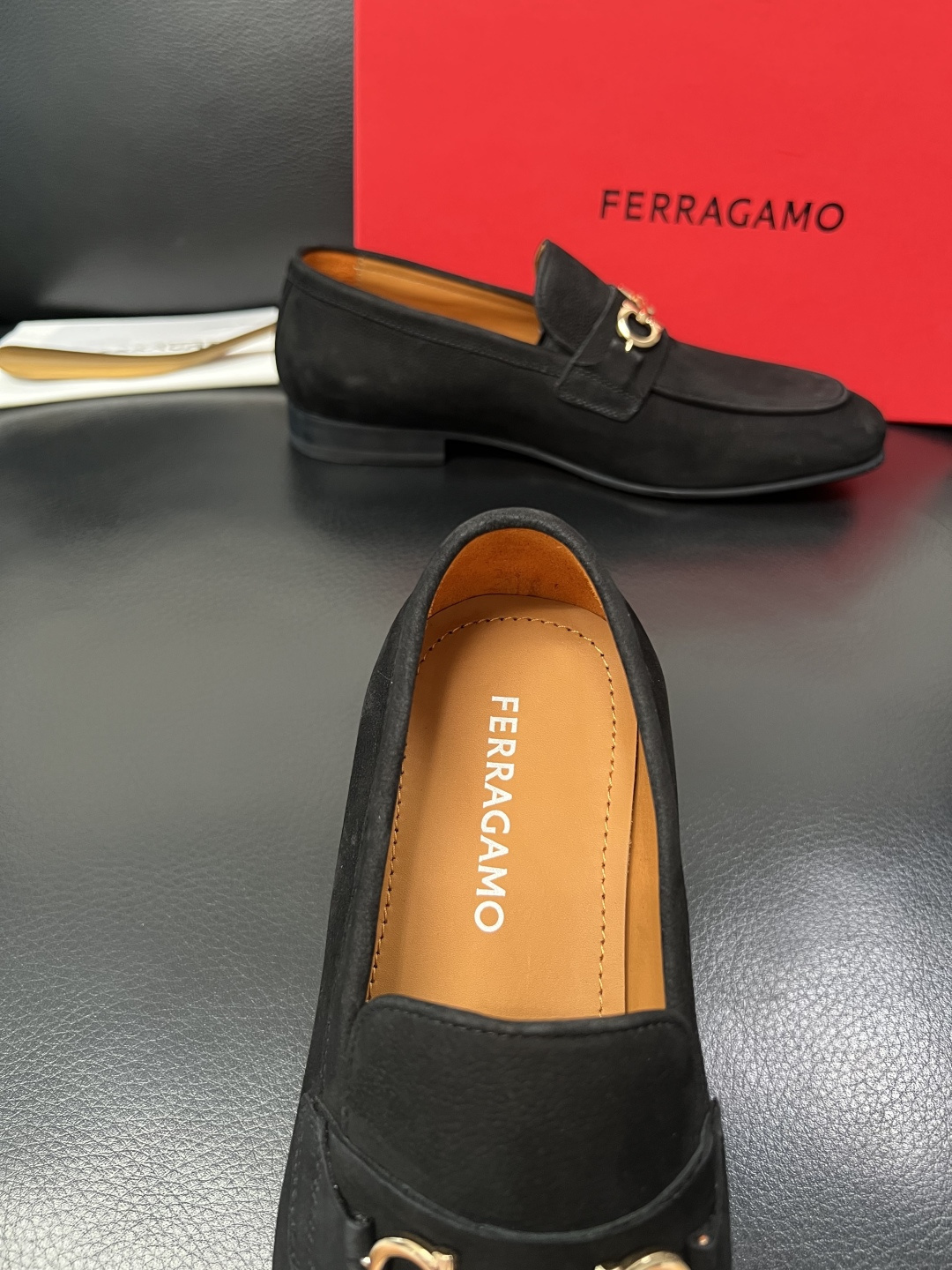 Ferragamo  高品质  顶级工艺品  菲拉格慕  皮鞋专柜同步发售原厂配置，意大利进口原版牛皮，