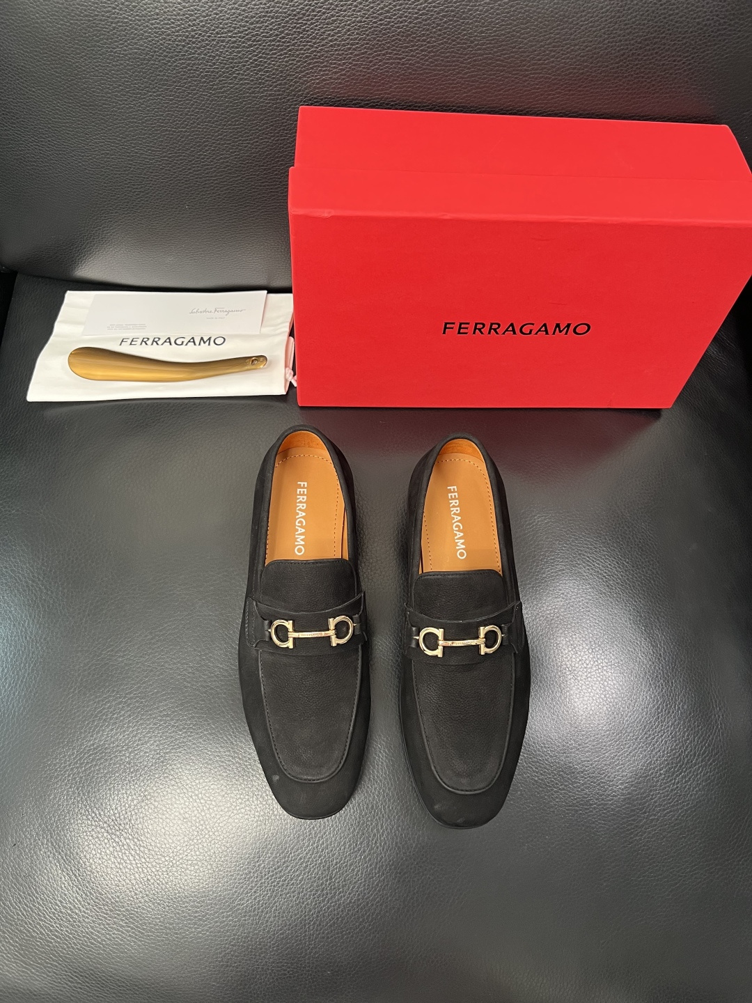 Ferragamo  高品质  顶级工艺品  菲拉格慕  皮鞋专柜同步发售原厂配置，意大利进口原版牛皮，