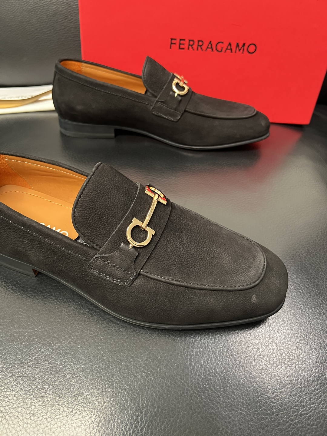 Ferragamo  高品质  顶级工艺品  菲拉格慕  皮鞋专柜同步发售原厂配置，意大利进口原版牛皮，