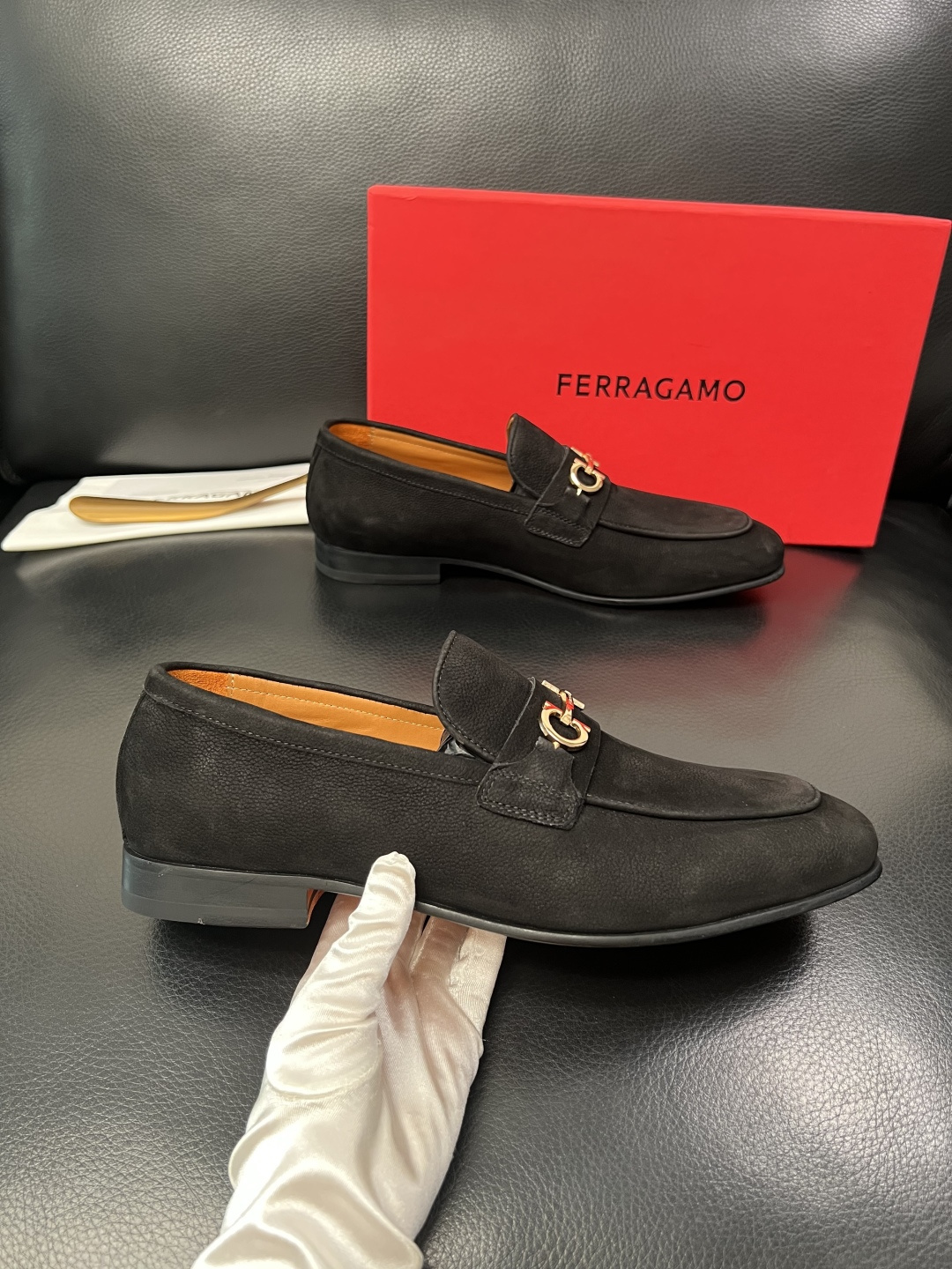 Ferragamo  高品质  顶级工艺品  菲拉格慕  皮鞋专柜同步发售原厂配置，意大利进口原版牛皮，