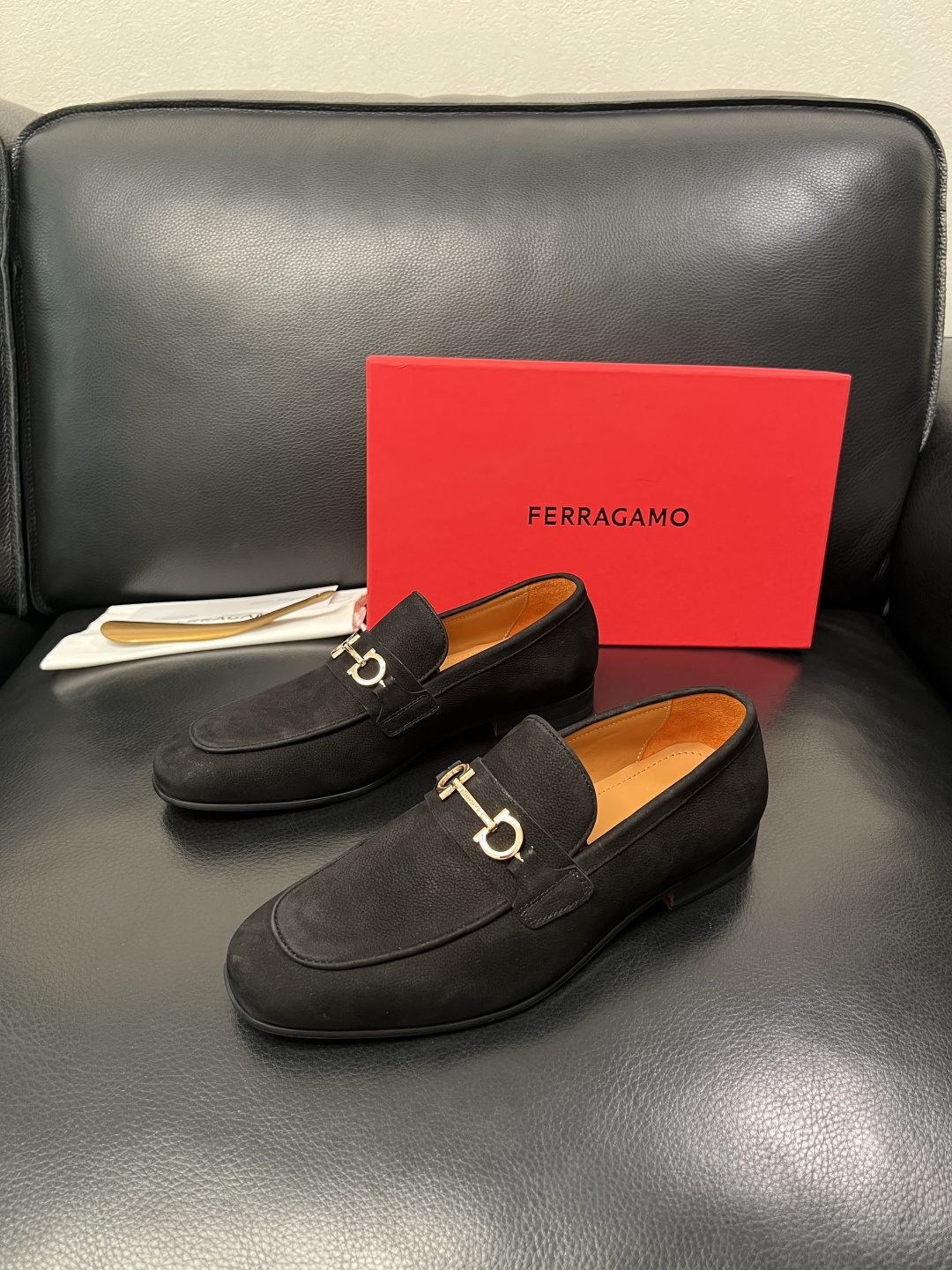 Ferragamo  高品质  顶级工艺品  菲拉格慕  皮鞋专柜同步发售原厂配置，意大利进口原版牛皮，