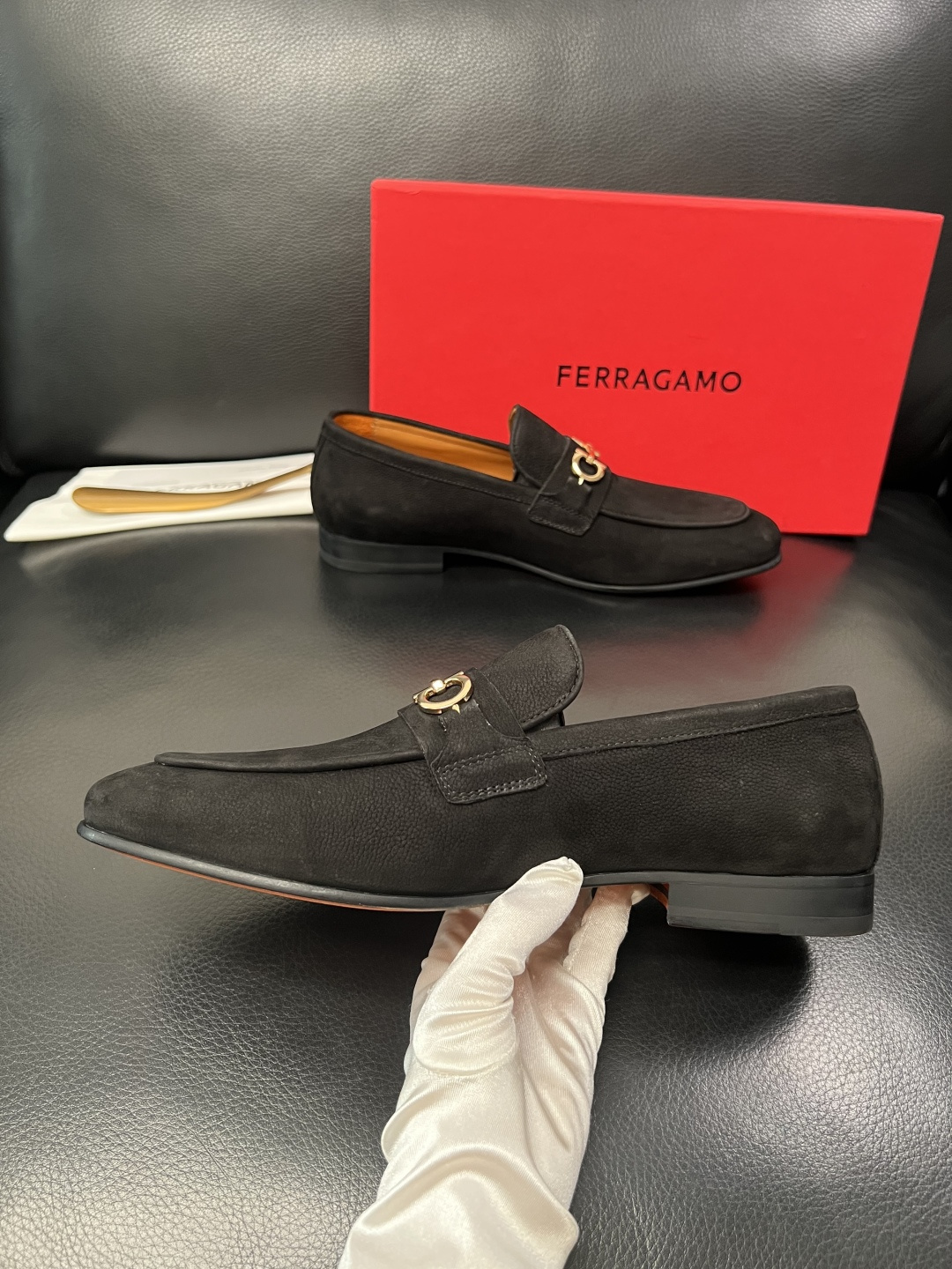 Ferragamo  高品质  顶级工艺品  菲拉格慕  皮鞋专柜同步发售原厂配置，意大利进口原版牛皮，