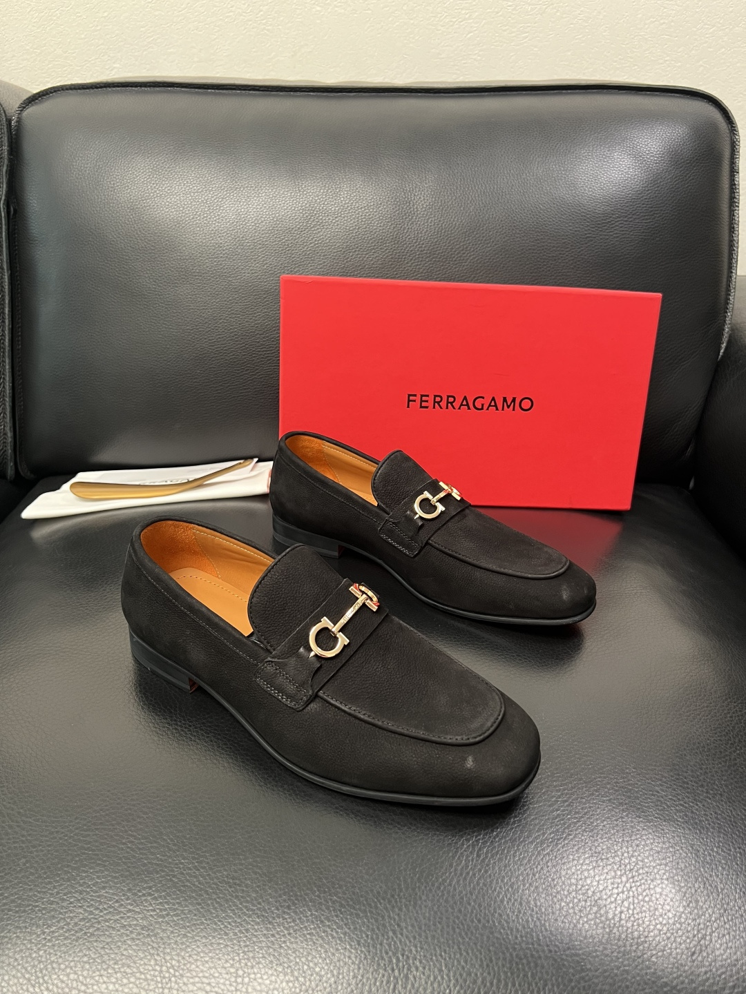 Ferragamo  高品质  顶级工艺品  菲拉格慕  皮鞋专柜同步发售原厂配置，意大利进口原版牛皮，
