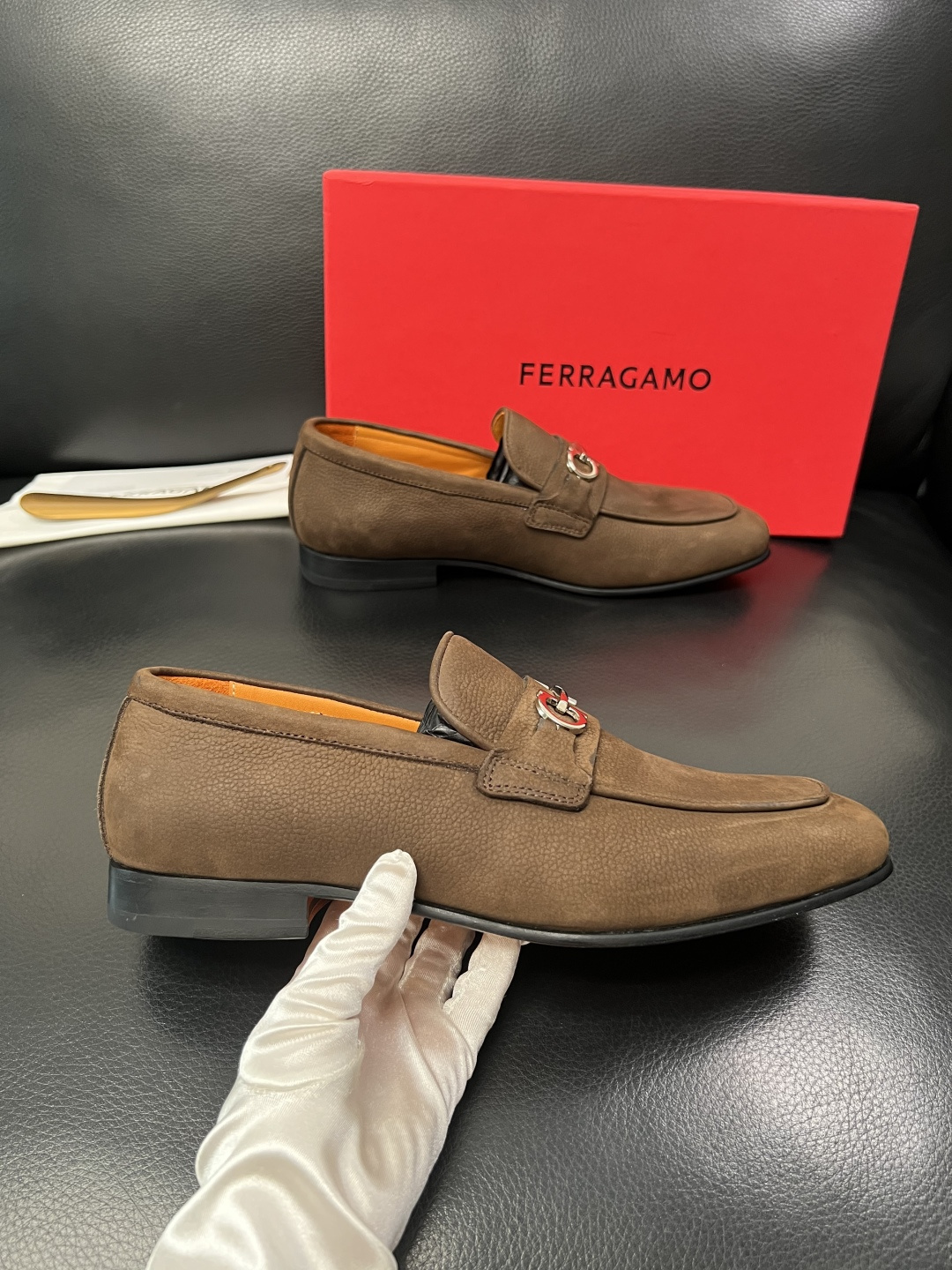 Ferragamo  高品质  顶级工艺品  菲拉格慕  皮鞋专柜同步发售原厂配置，意大利进口原版牛皮，
