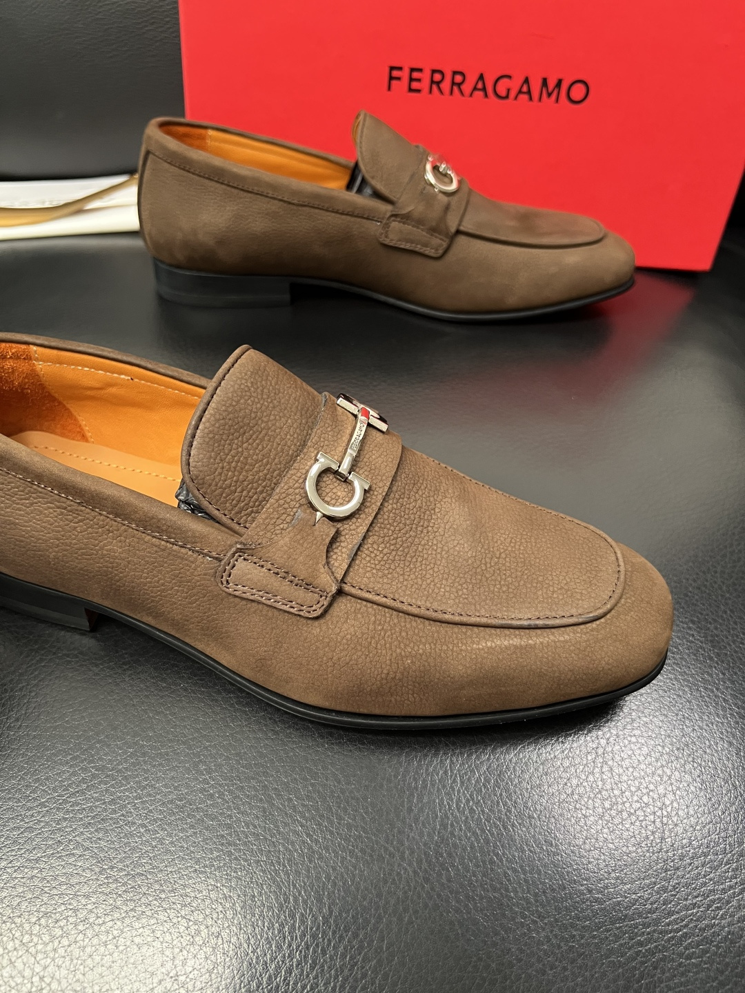 Ferragamo  高品质  顶级工艺品  菲拉格慕  皮鞋专柜同步发售原厂配置，意大利进口原版牛皮，