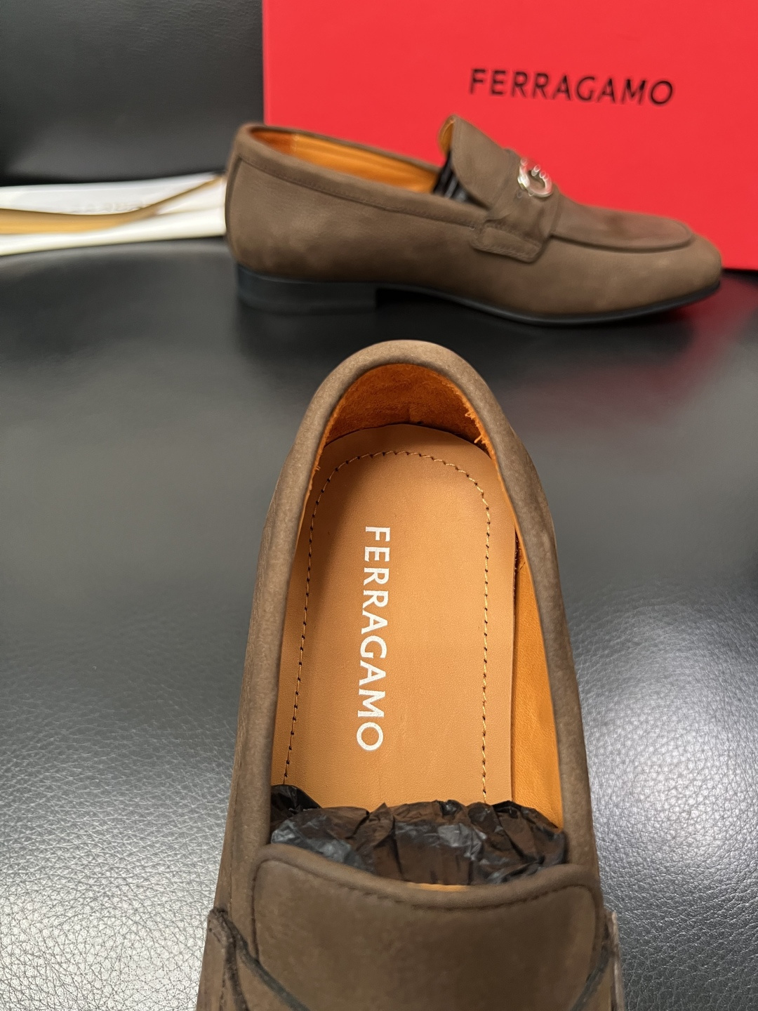 Ferragamo  高品质  顶级工艺品  菲拉格慕  皮鞋专柜同步发售原厂配置，意大利进口原版牛皮，