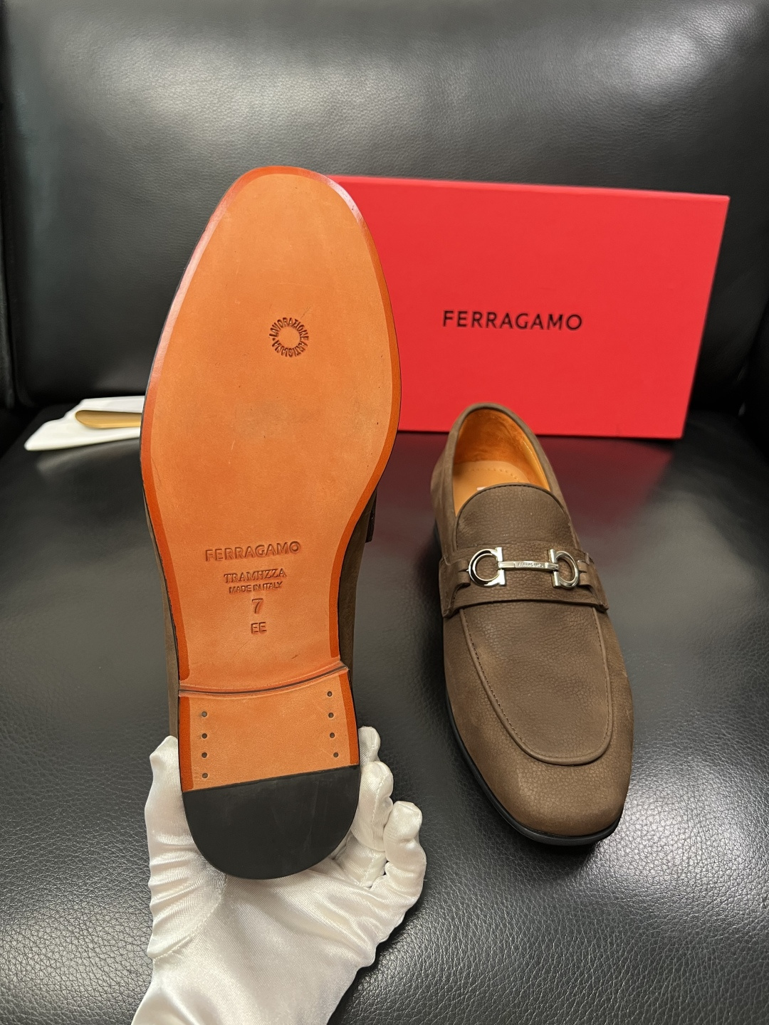 Ferragamo  高品质  顶级工艺品  菲拉格慕  皮鞋专柜同步发售原厂配置，意大利进口原版牛皮，