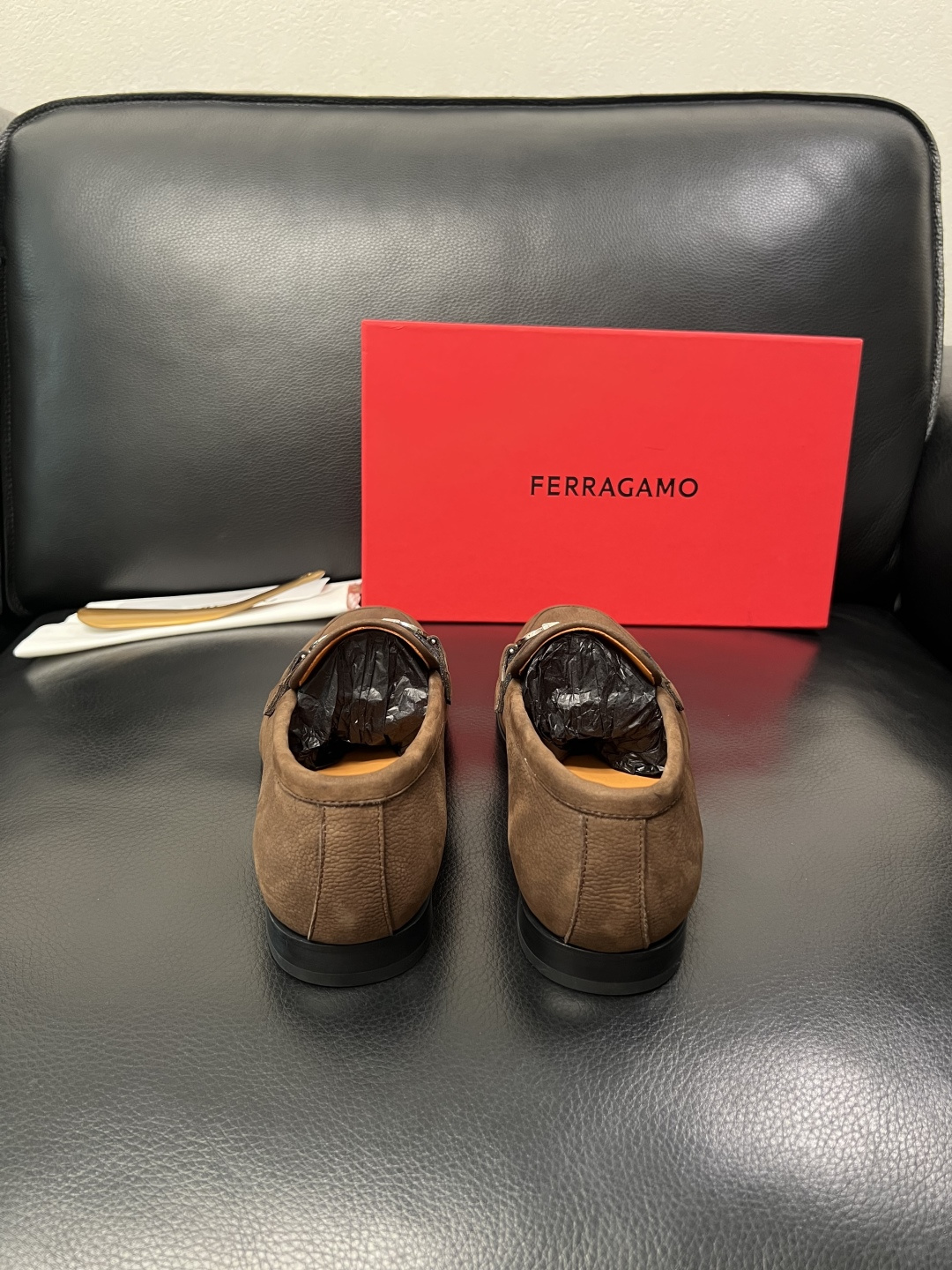 Ferragamo  高品质  顶级工艺品  菲拉格慕  皮鞋专柜同步发售原厂配置，意大利进口原版牛皮，
