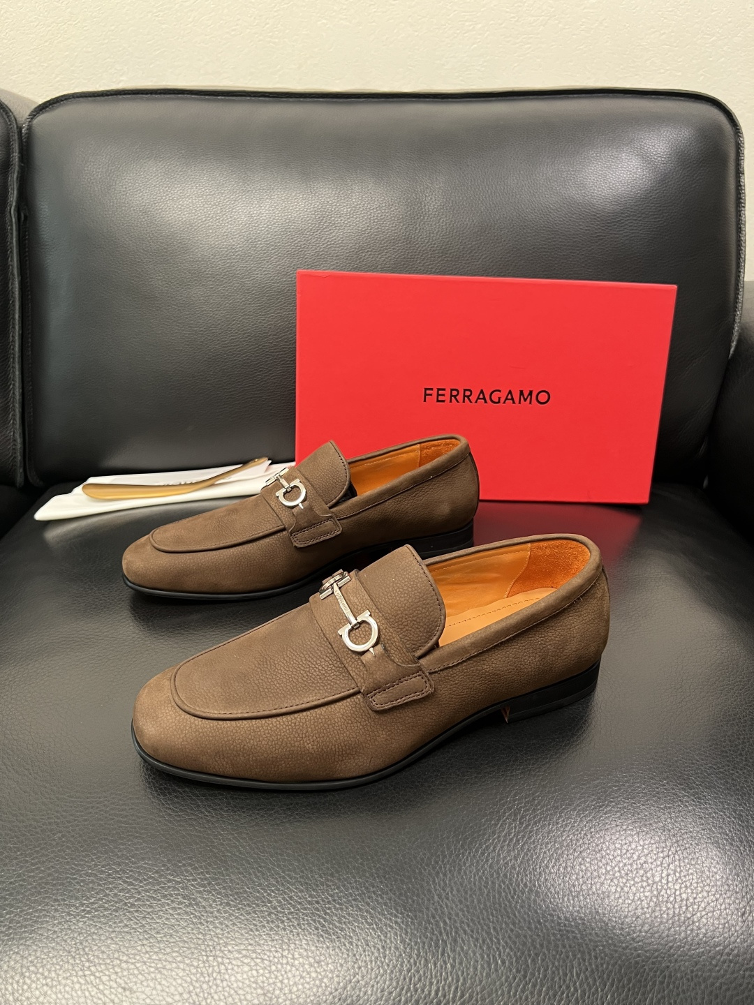 Ferragamo  高品质  顶级工艺品  菲拉格慕  皮鞋专柜同步发售原厂配置，意大利进口原版牛皮，