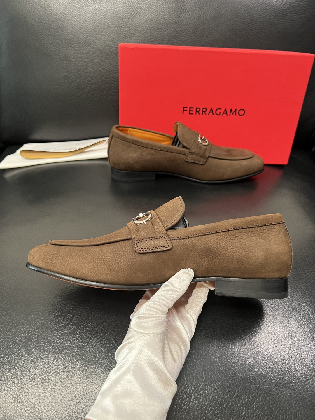 Ferragamo  高品质  顶级工艺品  菲拉格慕  皮鞋专柜同步发售原厂配置，意大利进口原版牛皮，
