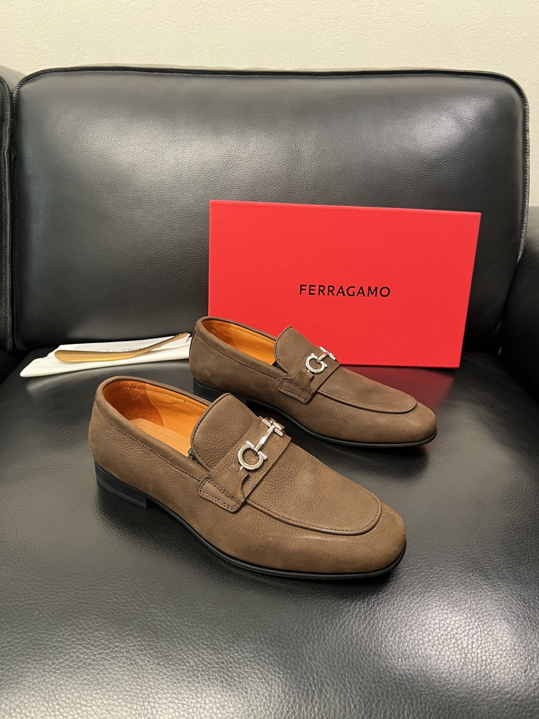 Ferragamo  高品质  顶级工艺品  菲拉格慕  皮鞋专柜同步发售原厂配置，意大利进口原版牛皮，