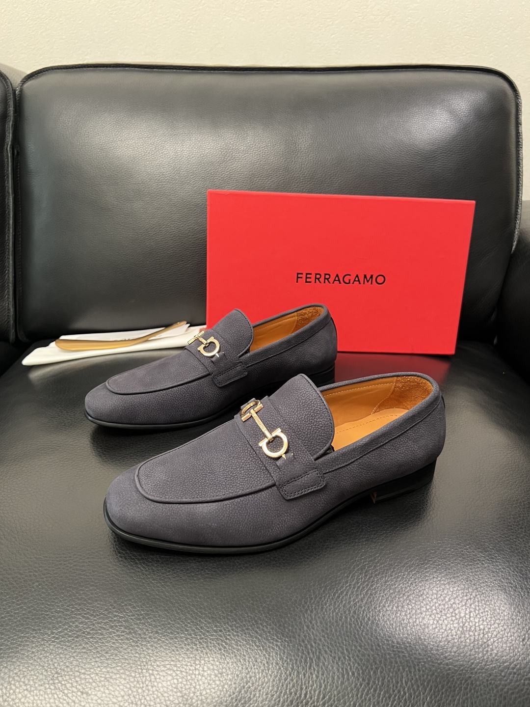 Ferragamo  高品质  顶级工艺品  菲拉格慕  皮鞋专柜同步发售原厂配置，意大利进口原版牛皮，