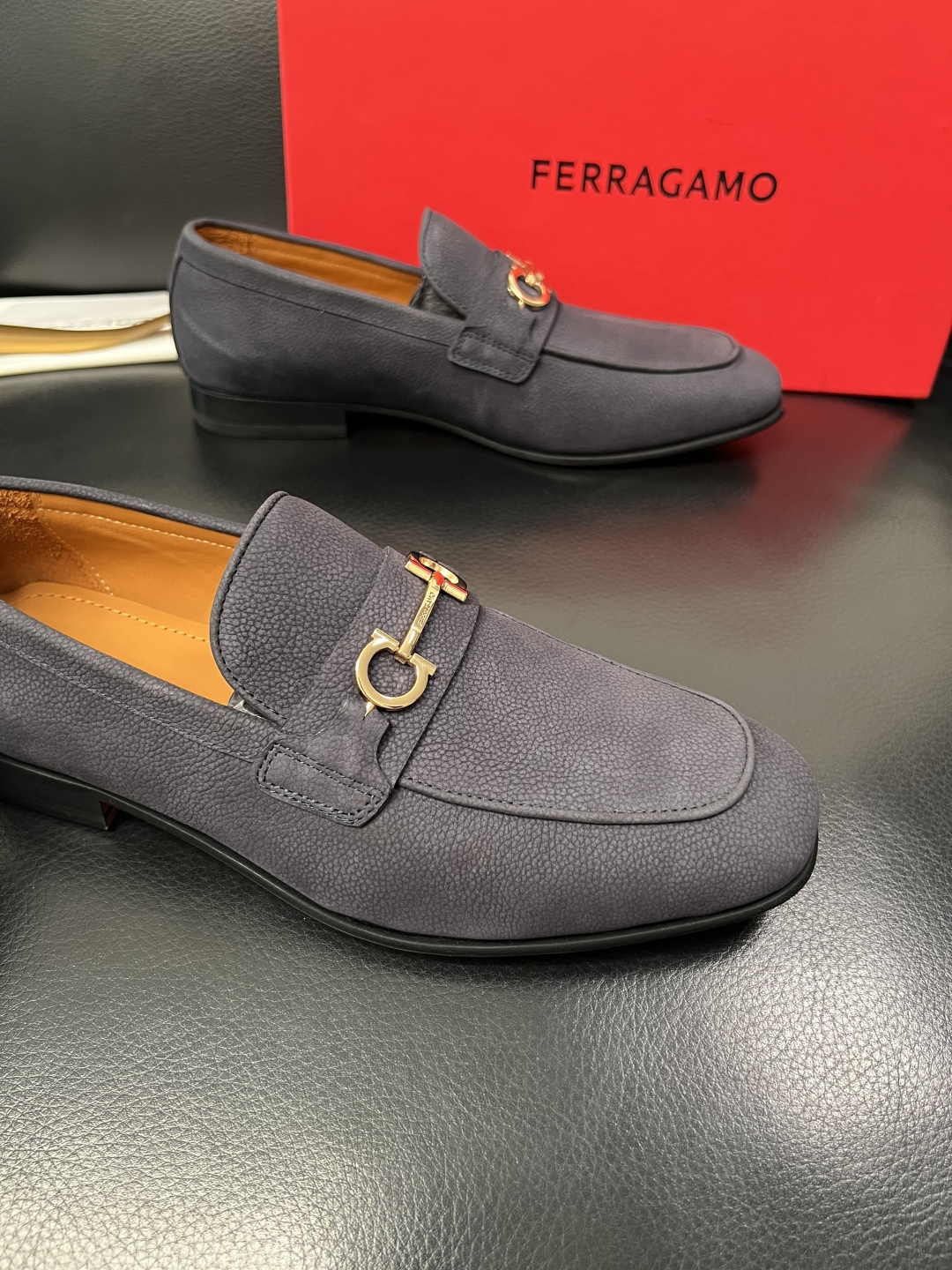 Ferragamo  高品质  顶级工艺品  菲拉格慕  皮鞋专柜同步发售原厂配置，意大利进口原版牛皮，