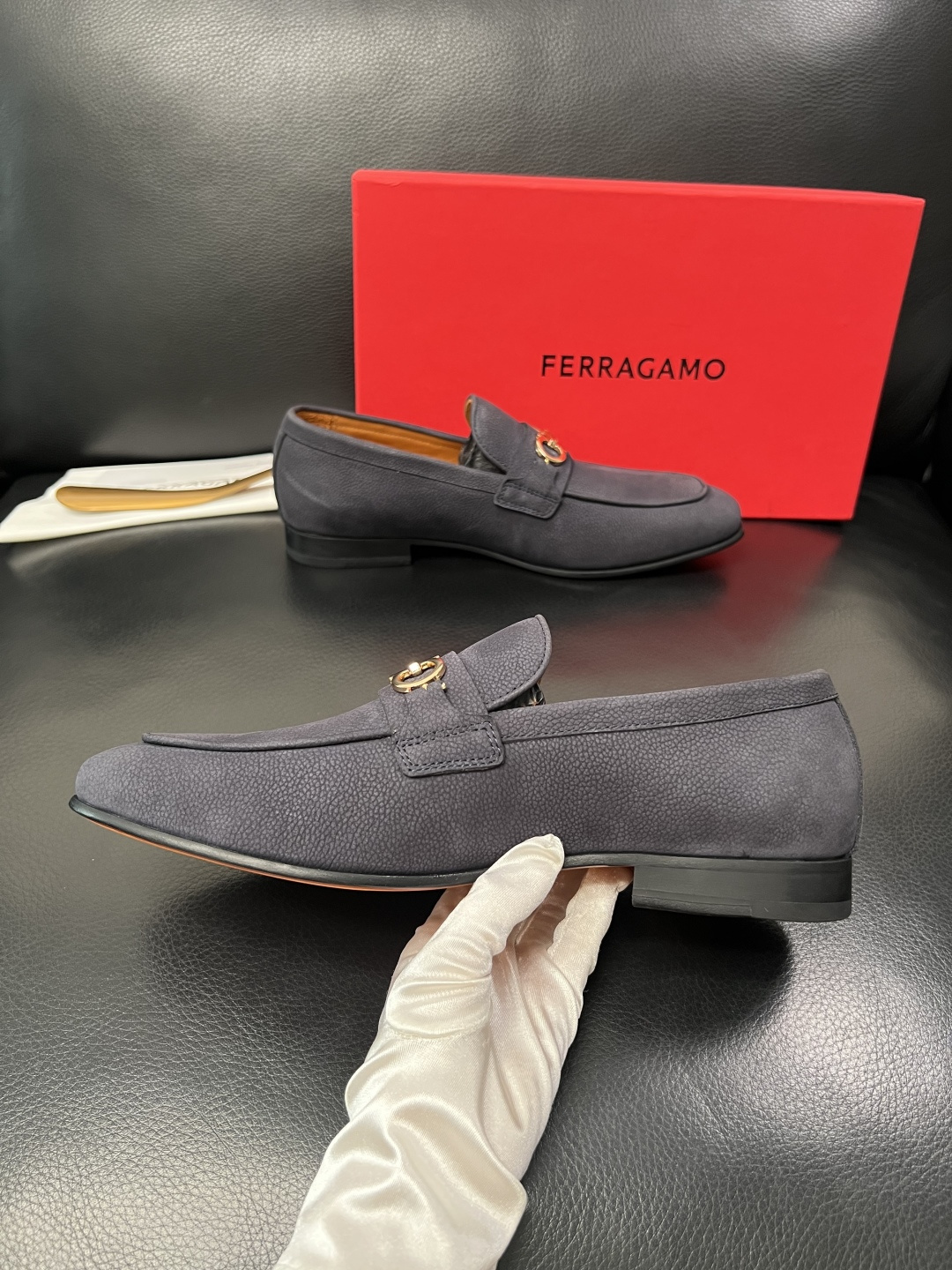 Ferragamo  高品质  顶级工艺品  菲拉格慕  皮鞋专柜同步发售原厂配置，意大利进口原版牛皮，
