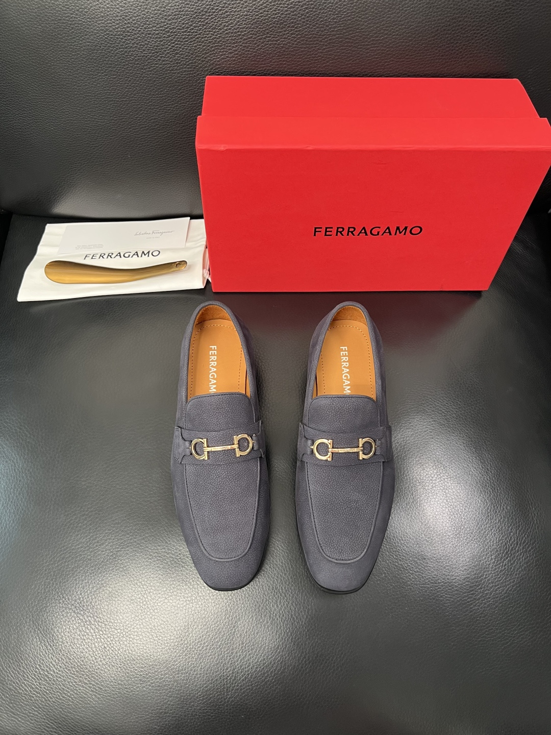 Ferragamo  高品质  顶级工艺品  菲拉格慕  皮鞋专柜同步发售原厂配置，意大利进口原版牛皮，