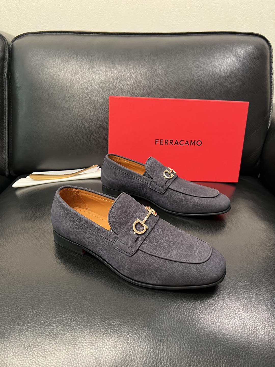 Ferragamo  高品质  顶级工艺品  菲拉格慕  皮鞋专柜同步发售原厂配置，意大利进口原版牛皮，