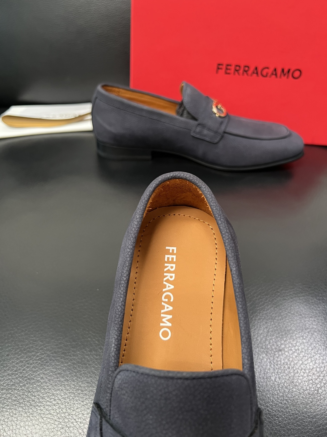 Ferragamo  高品质  顶级工艺品  菲拉格慕  皮鞋专柜同步发售原厂配置，意大利进口原版牛皮，