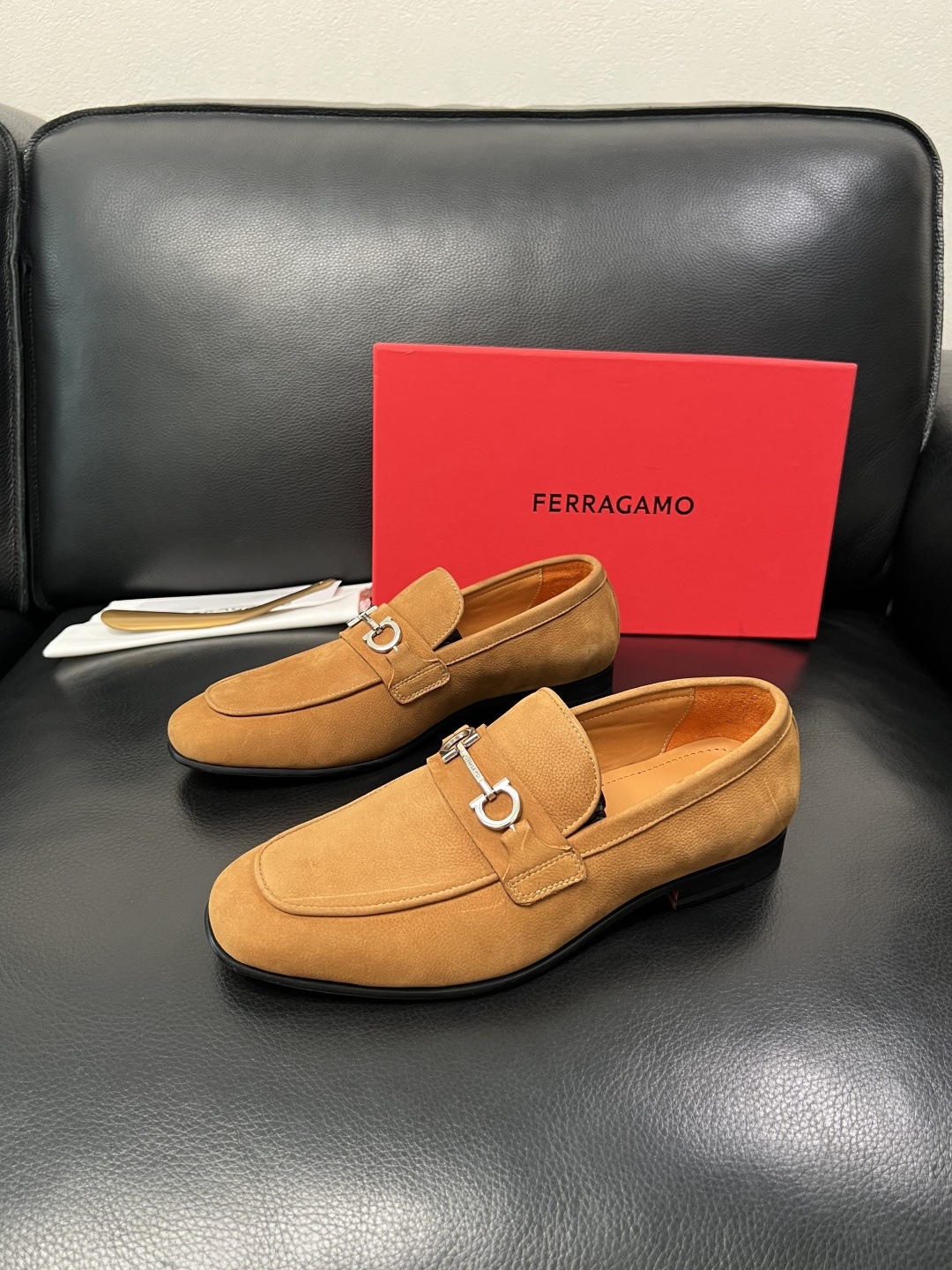 Ferragamo  高品质  顶级工艺品  菲拉格慕  皮鞋专柜同步发售原厂配置，意大利进口原版牛皮，