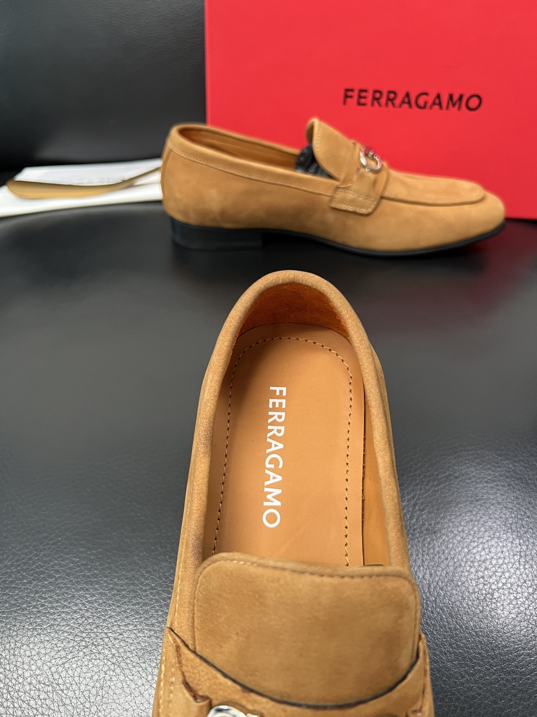 Ferragamo  高品质  顶级工艺品  菲拉格慕  皮鞋专柜同步发售原厂配置，意大利进口原版牛皮，
