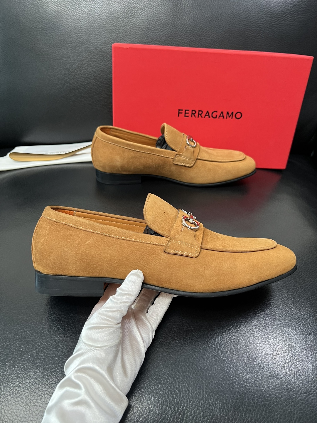 Ferragamo  高品质  顶级工艺品  菲拉格慕  皮鞋专柜同步发售原厂配置，意大利进口原版牛皮，
