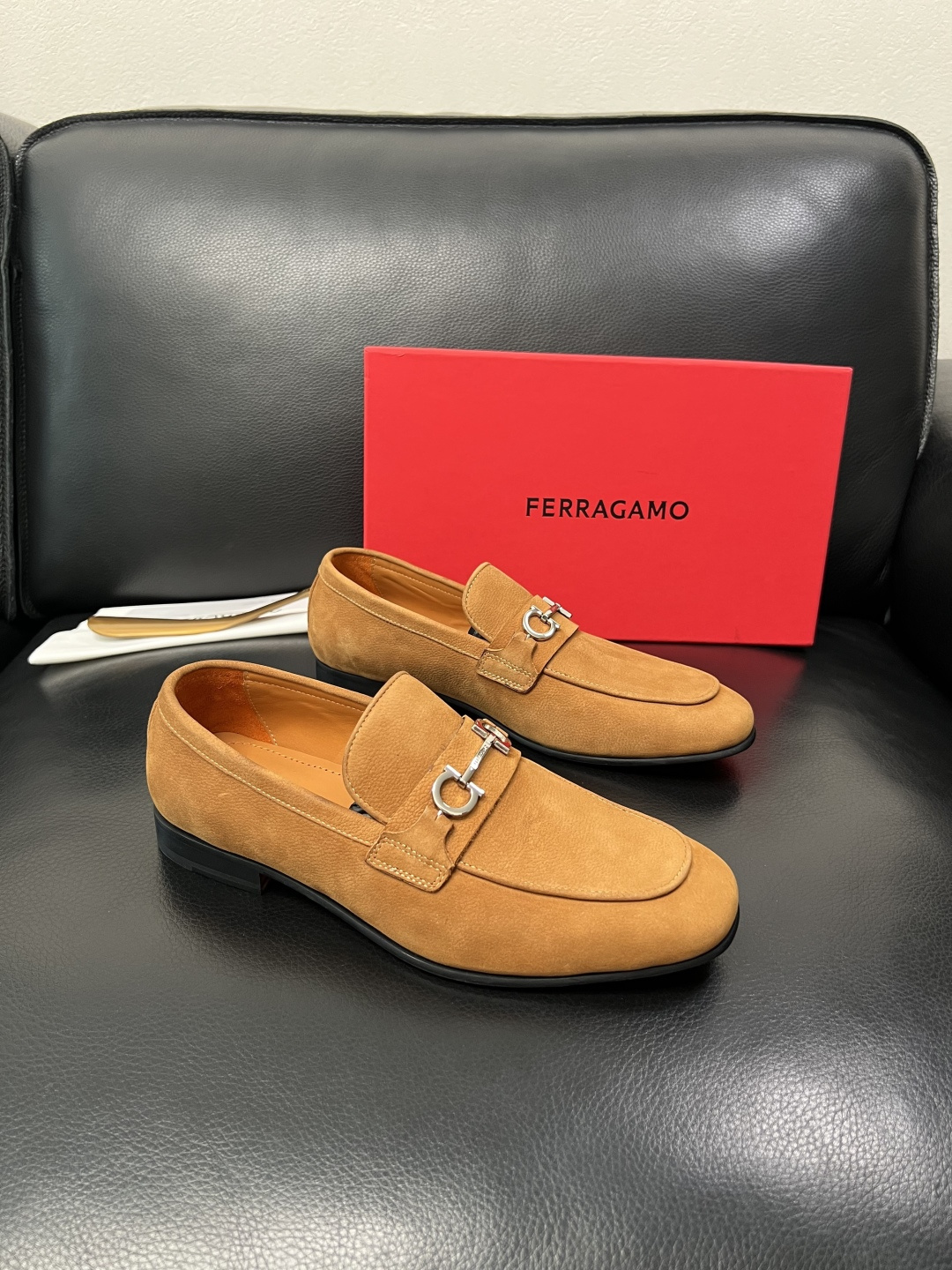 Ferragamo  高品质  顶级工艺品  菲拉格慕  皮鞋专柜同步发售原厂配置，意大利进口原版牛皮，
