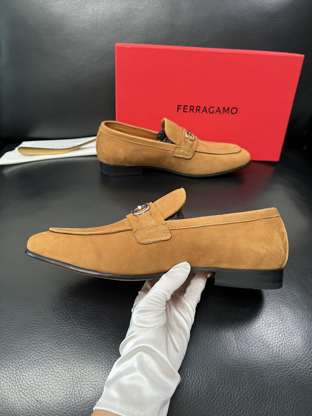 Ferragamo  高品质  顶级工艺品  菲拉格慕  皮鞋专柜同步发售原厂配置，意大利进口原版牛皮，