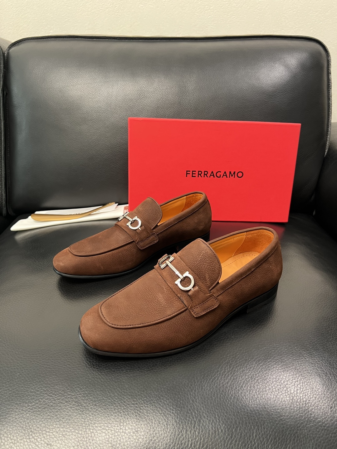Ferragamo  高品质  顶级工艺品  菲拉格慕  皮鞋专柜同步发售原厂配置，意大利进口原版牛皮，