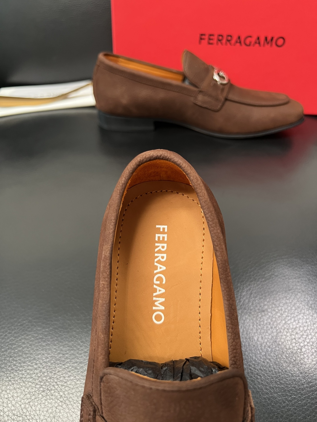 Ferragamo  高品质  顶级工艺品  菲拉格慕  皮鞋专柜同步发售原厂配置，意大利进口原版牛皮，