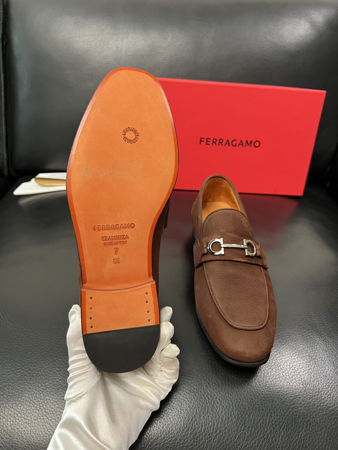 Ferragamo  高品质  顶级工艺品  菲拉格慕  皮鞋专柜同步发售原厂配置，意大利进口原版牛皮，