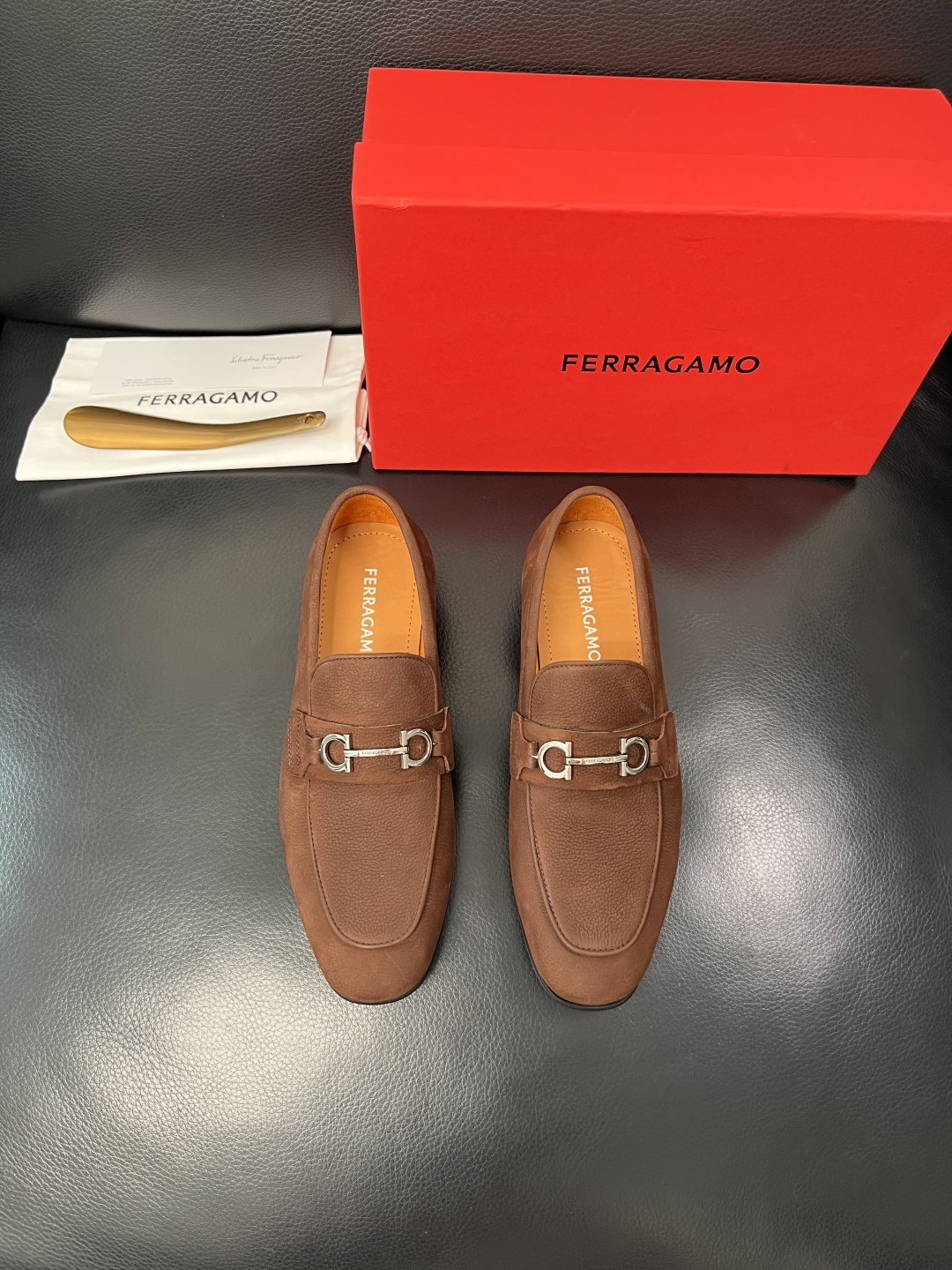 Ferragamo  高品质  顶级工艺品  菲拉格慕  皮鞋专柜同步发售原厂配置，意大利进口原版牛皮，