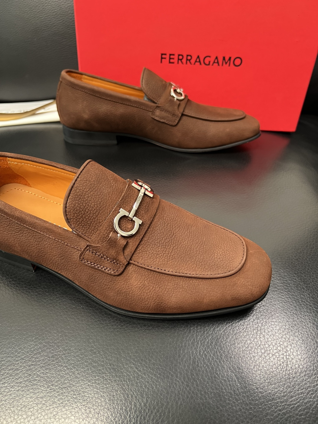Ferragamo  高品质  顶级工艺品  菲拉格慕  皮鞋专柜同步发售原厂配置，意大利进口原版牛皮，