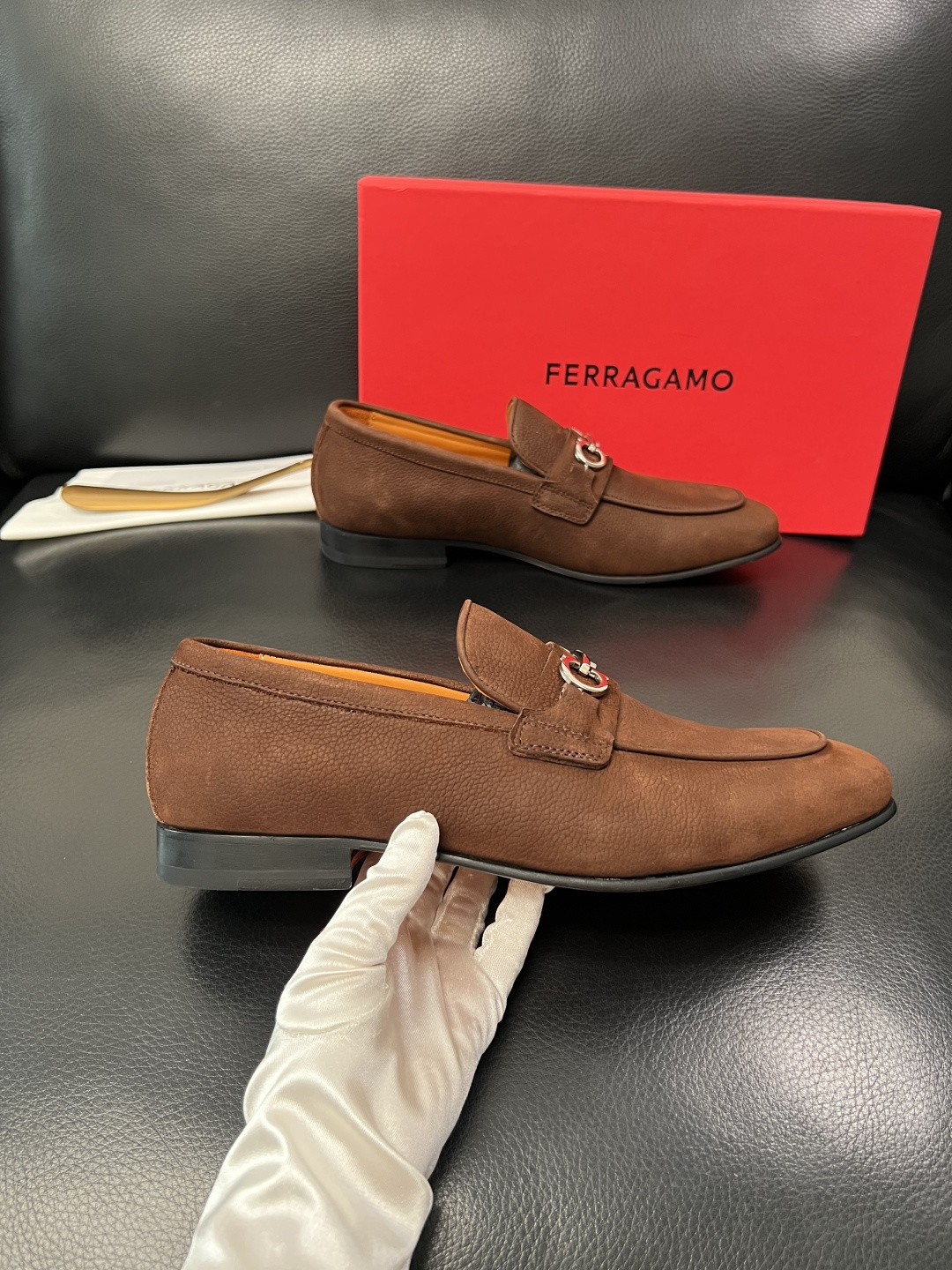 Ferragamo  高品质  顶级工艺品  菲拉格慕  皮鞋专柜同步发售原厂配置，意大利进口原版牛皮，