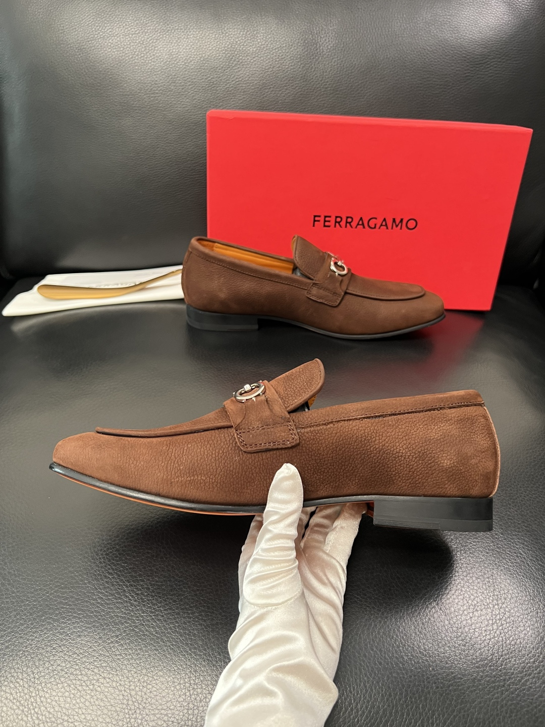 Ferragamo  高品质  顶级工艺品  菲拉格慕  皮鞋专柜同步发售原厂配置，意大利进口原版牛皮，