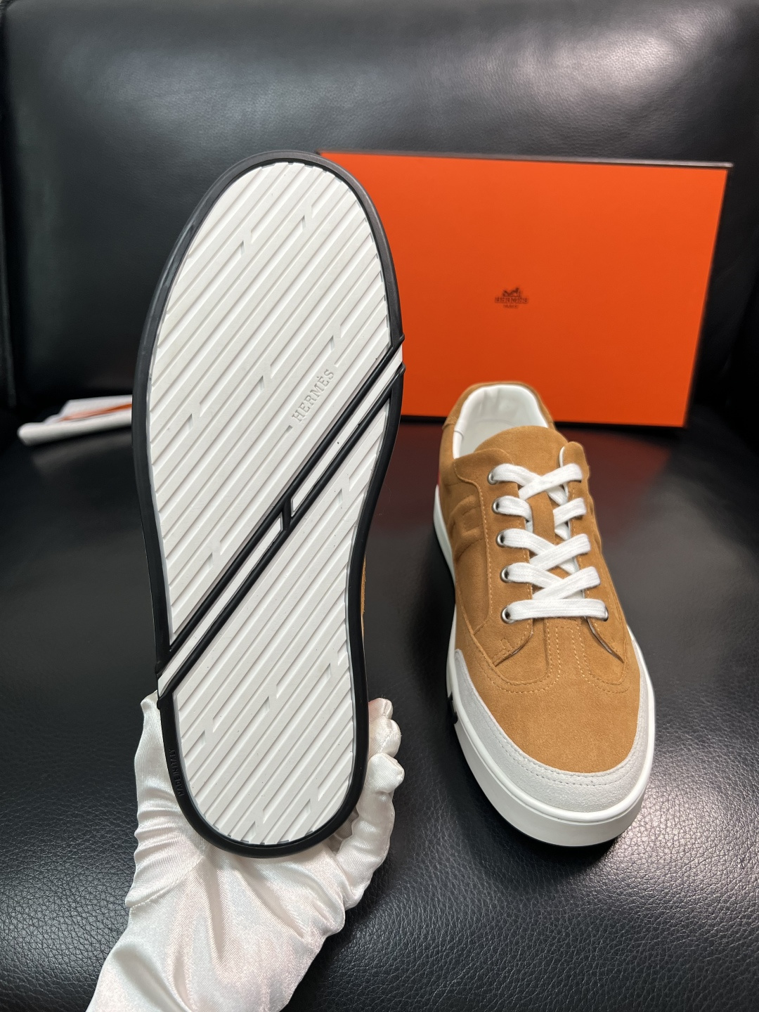 Hermes  高品质  顶级工艺品  爱马仕 专柜同步发售原厂配置，意大利进口原版牛皮面料，高品质拼接
