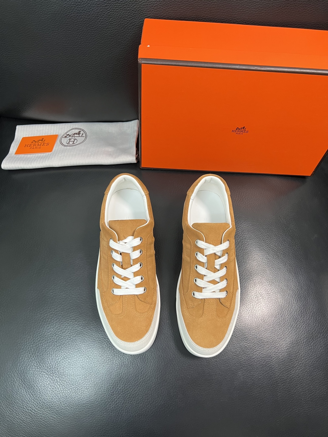 Hermes  高品质  顶级工艺品  爱马仕 专柜同步发售原厂配置，意大利进口原版牛皮面料，高品质拼接