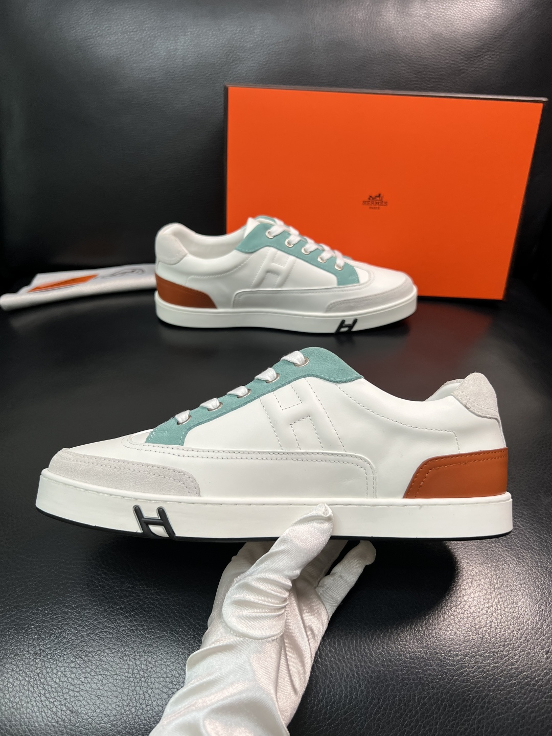 Hermes  高品质  顶级工艺品  爱马仕 专柜同步发售原厂配置，意大利进口原版牛皮面料，高品质拼接