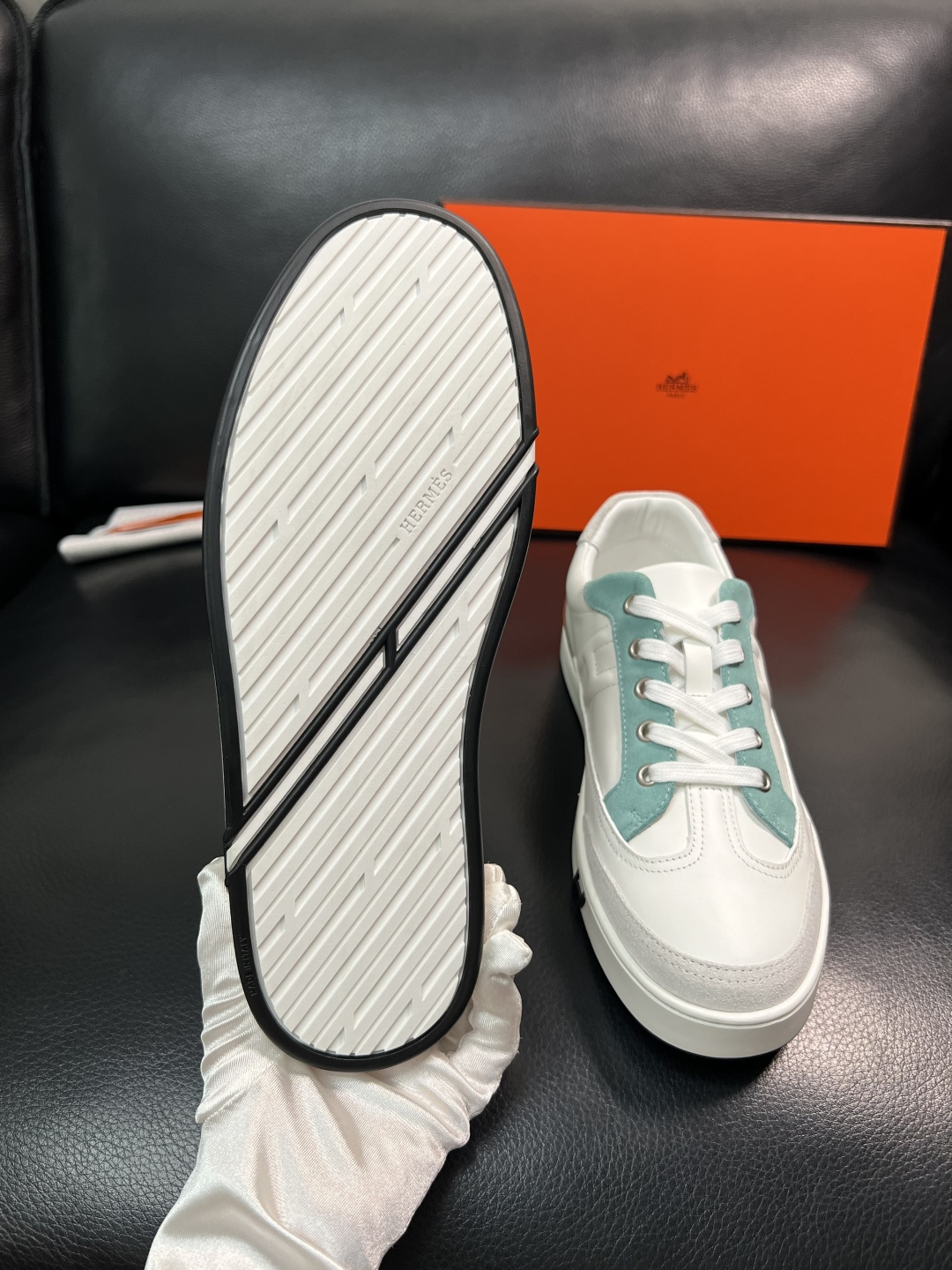 Hermes  高品质  顶级工艺品  爱马仕 专柜同步发售原厂配置，意大利进口原版牛皮面料，高品质拼接