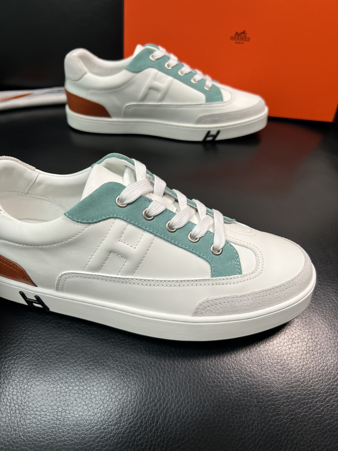 Hermes  高品质  顶级工艺品  爱马仕 专柜同步发售原厂配置，意大利进口原版牛皮面料，高品质拼接